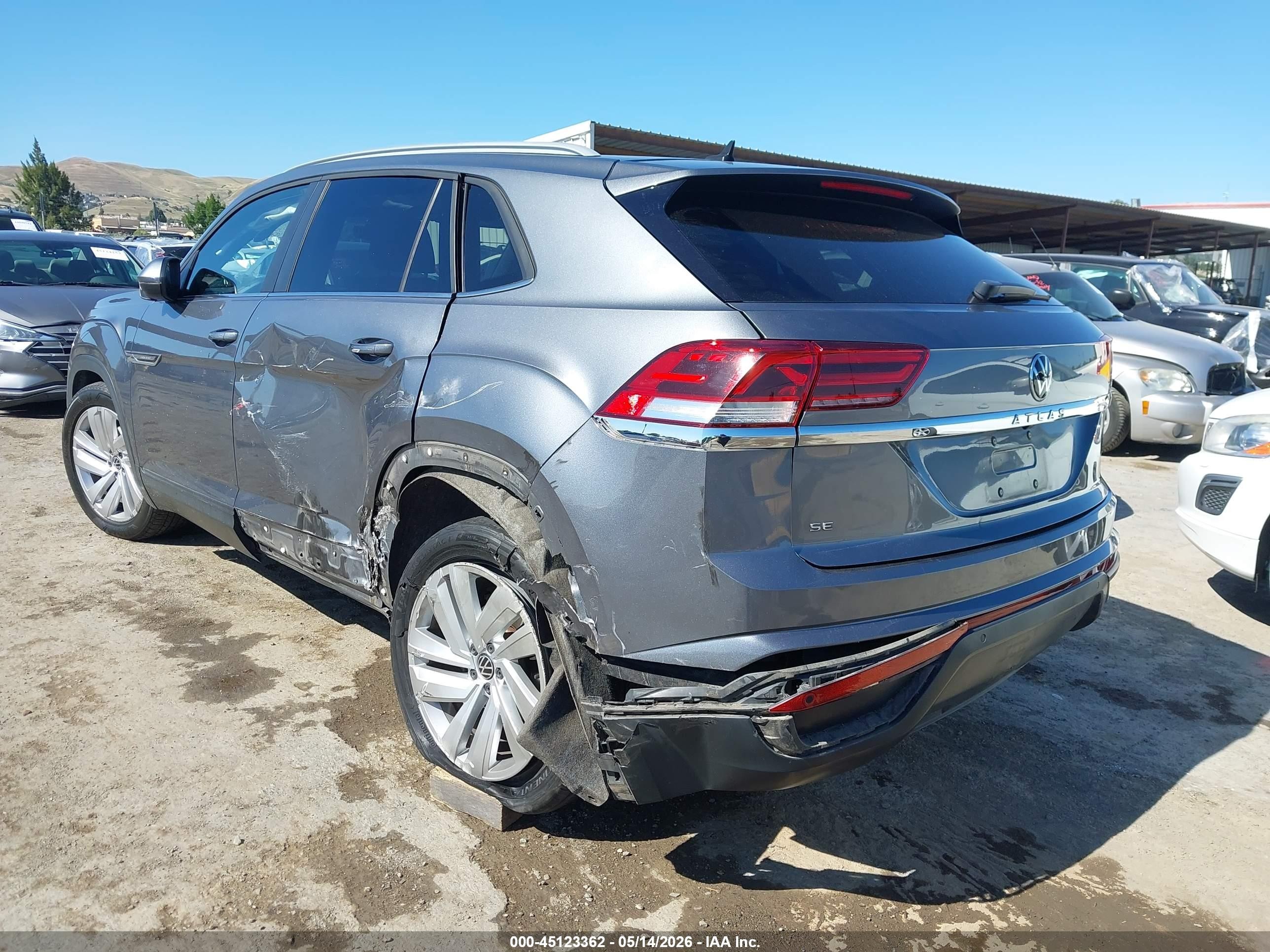 2020 Volkswagen Atlas Cross Sport 2.0t Se W/technology/2.0t Se W/technology R-line Gray vin: 1V25C2CA6LC200878