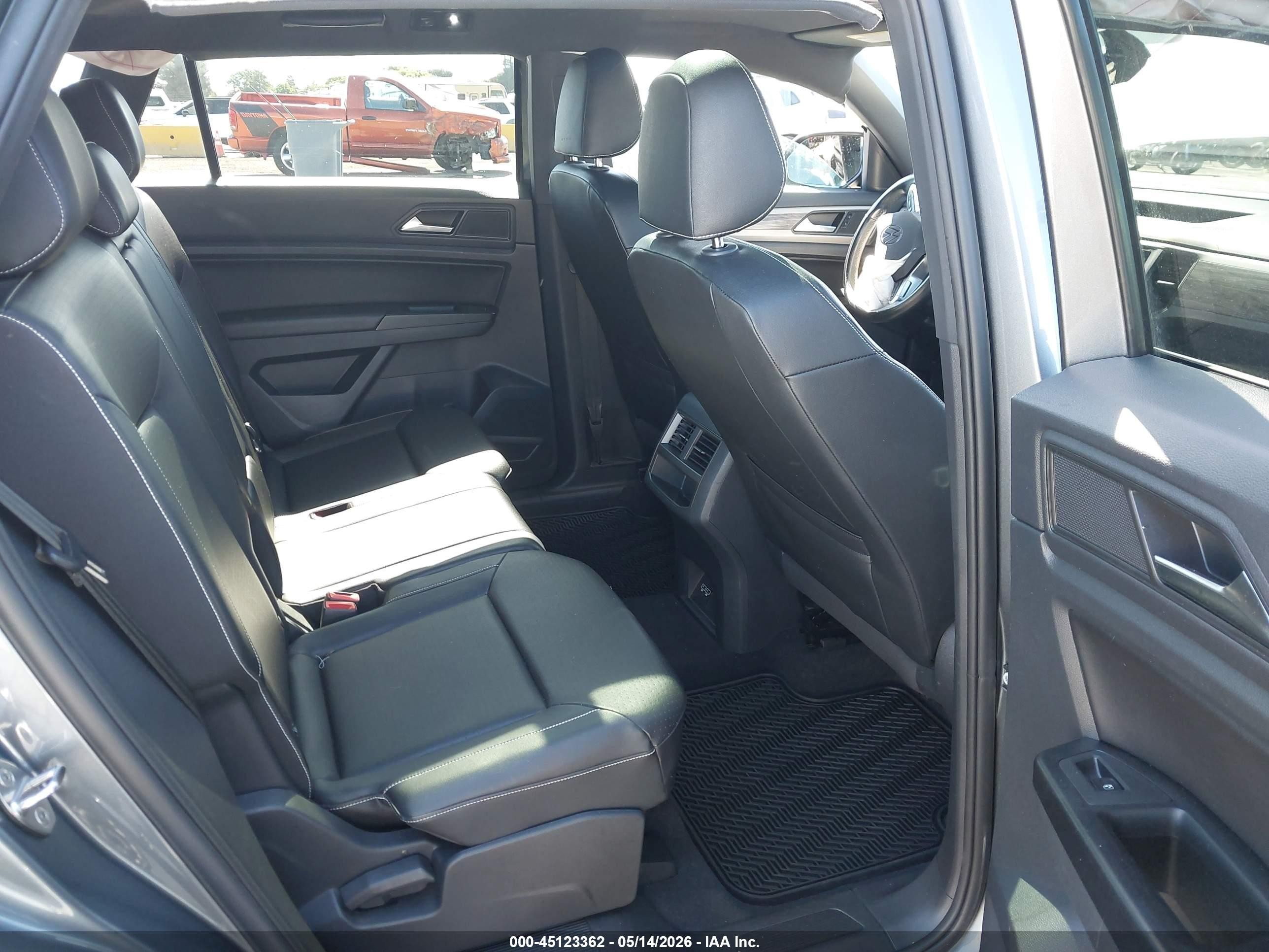 2020 Volkswagen Atlas Cross Sport 2.0t Se W/technology/2.0t Se W/technology R-line Gray vin: 1V25C2CA6LC200878