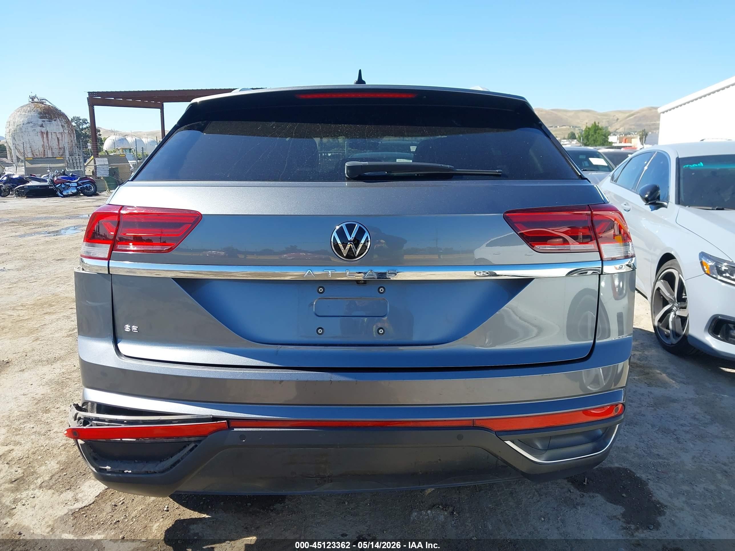 2020 Volkswagen Atlas Cross Sport 2.0t Se W/technology/2.0t Se W/technology R-line Gray vin: 1V25C2CA6LC200878