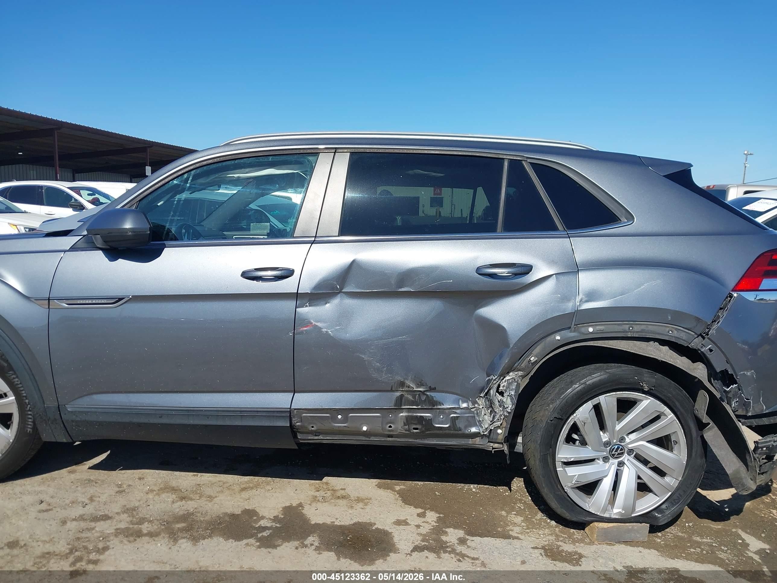 2020 Volkswagen Atlas Cross Sport 2.0t Se W/technology/2.0t Se W/technology R-line Gray vin: 1V25C2CA6LC200878