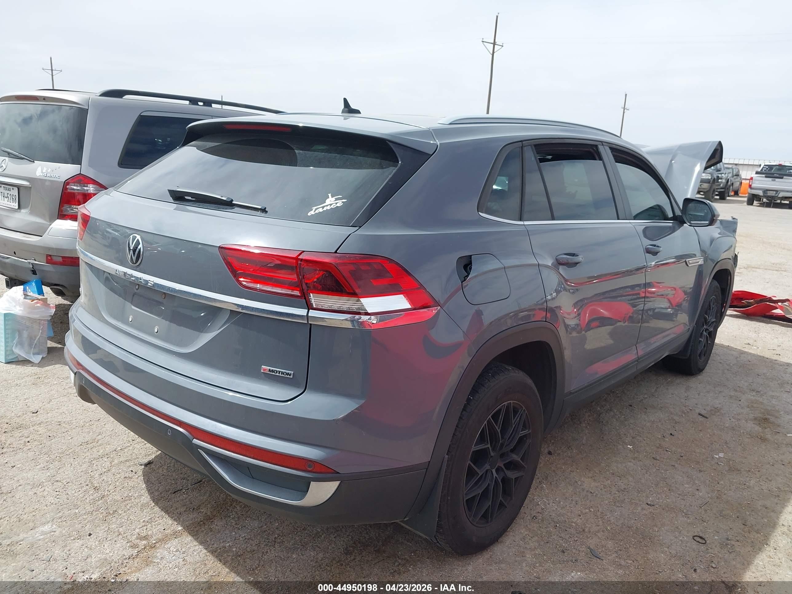 2020 Volkswagen Atlas Cross Sport 2.0t Se W/technology/2.0t Se W/technology R-line Gray vin: 1V26C2CA1LC204454