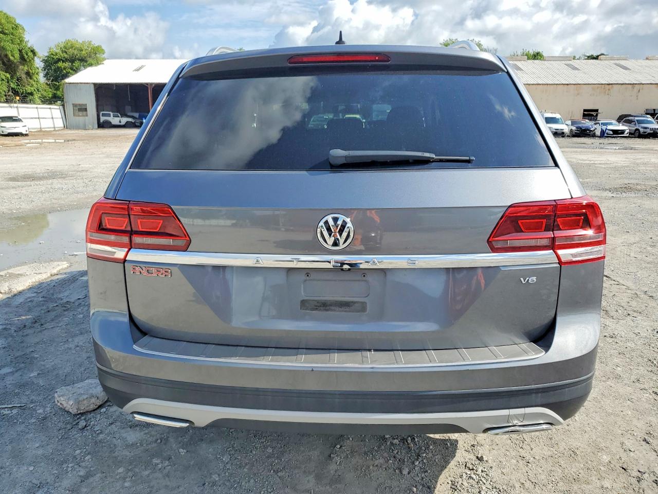 2018 Volkswagen Atlas S Gray vin: 1V2AR2CA7JC555889
