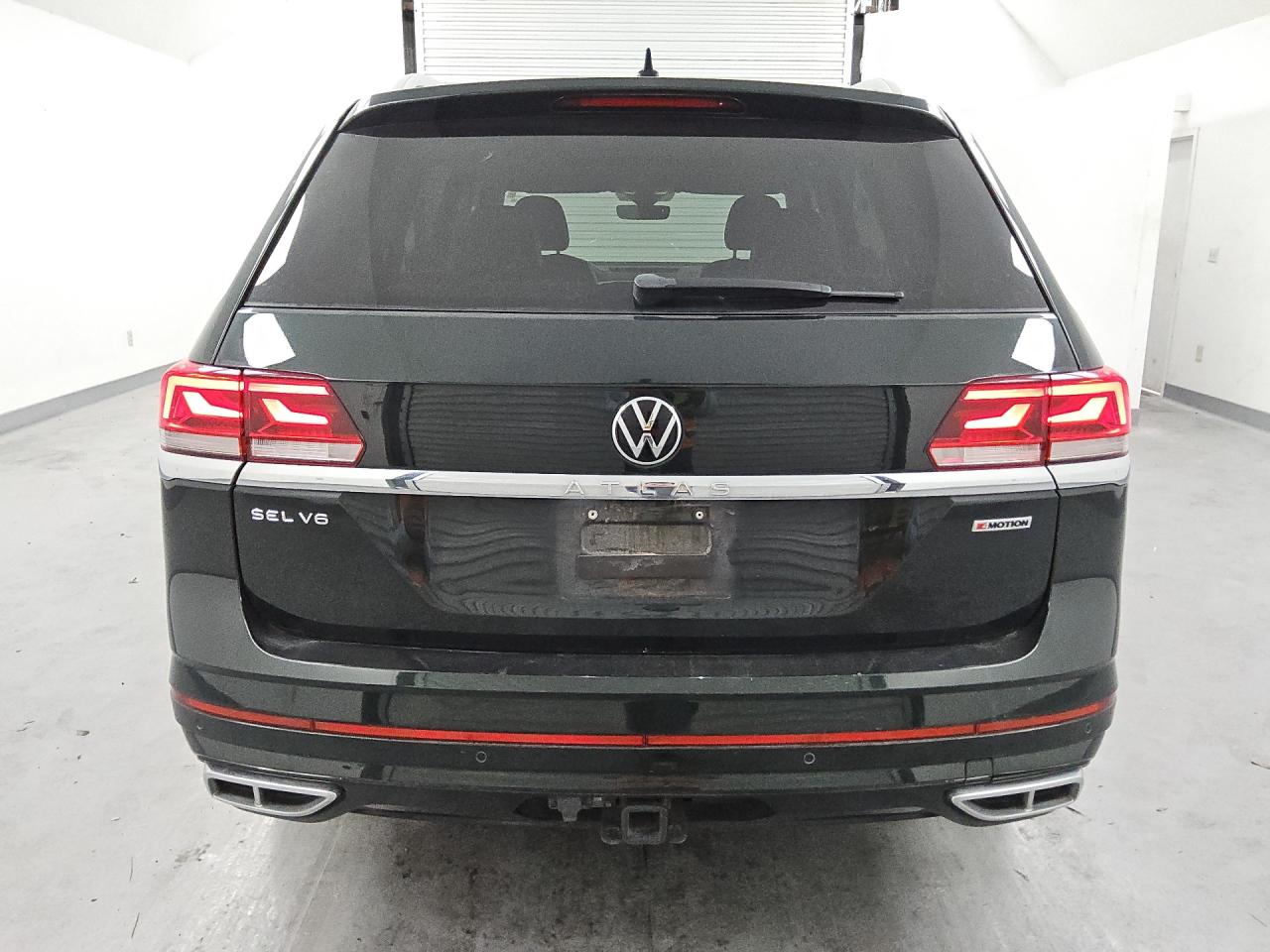 2022 Volkswagen Atlas Sel R-line Green vin: 1V2AR2CA8NC514970 Damage: Rear Bumper, Light Scratch, > 12 Inches