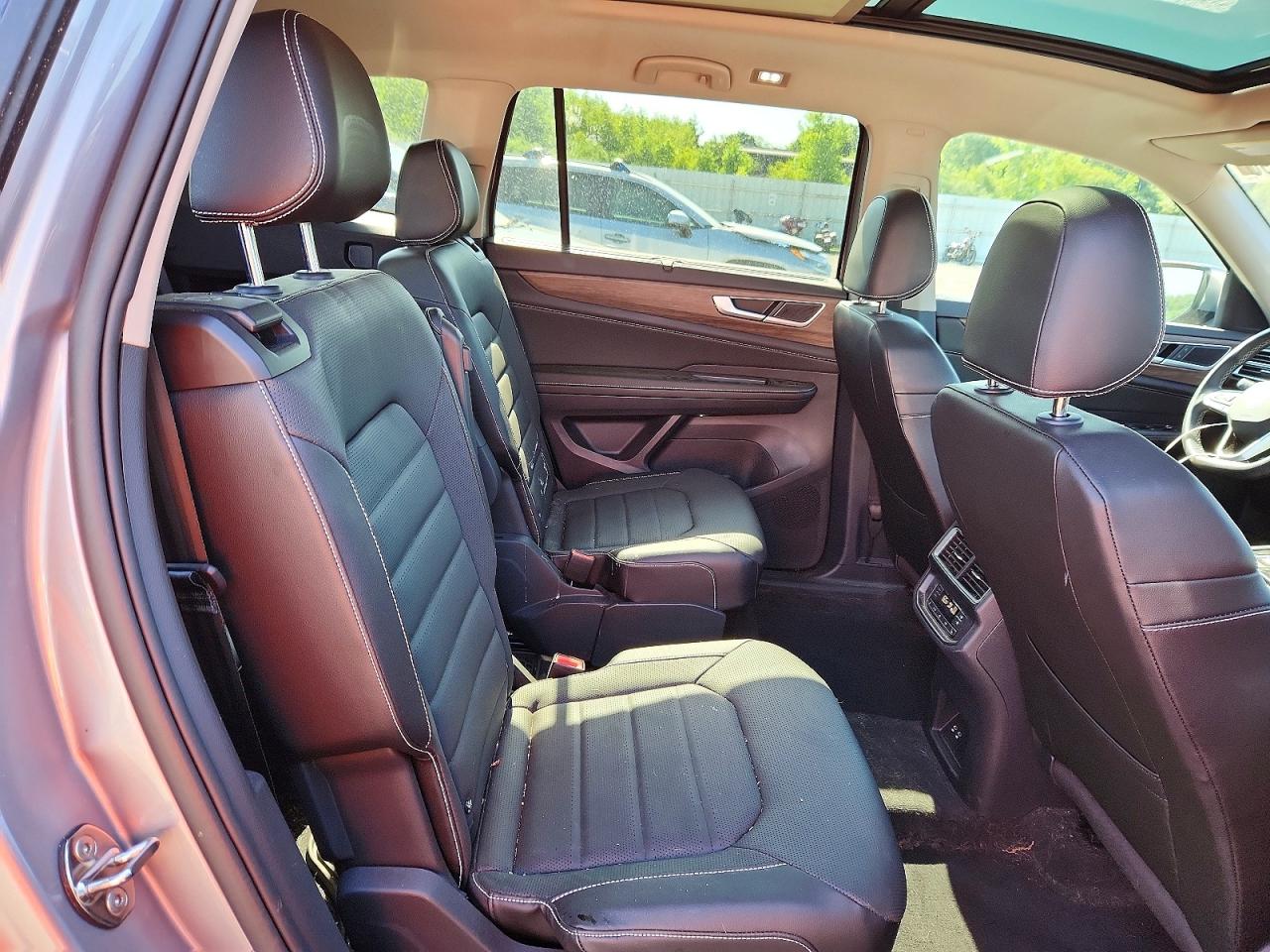 2024 Volkswagen Atlas Sel Silver vin: 1V2BR2CA0RC617245