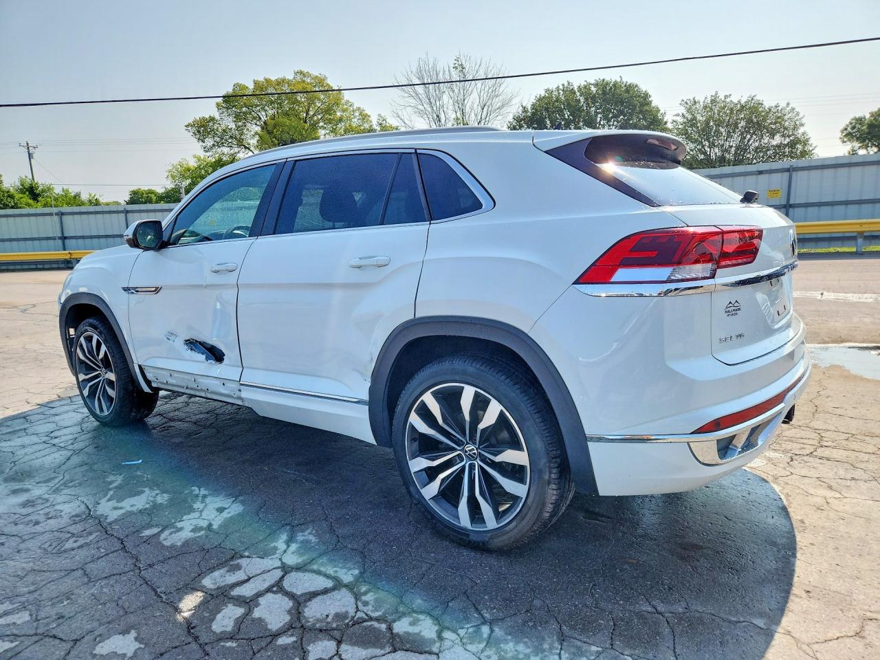 2021 Volkswagen Atlas Cross Sport Sel R-line White vin: 1V2CE2CA2MC217695