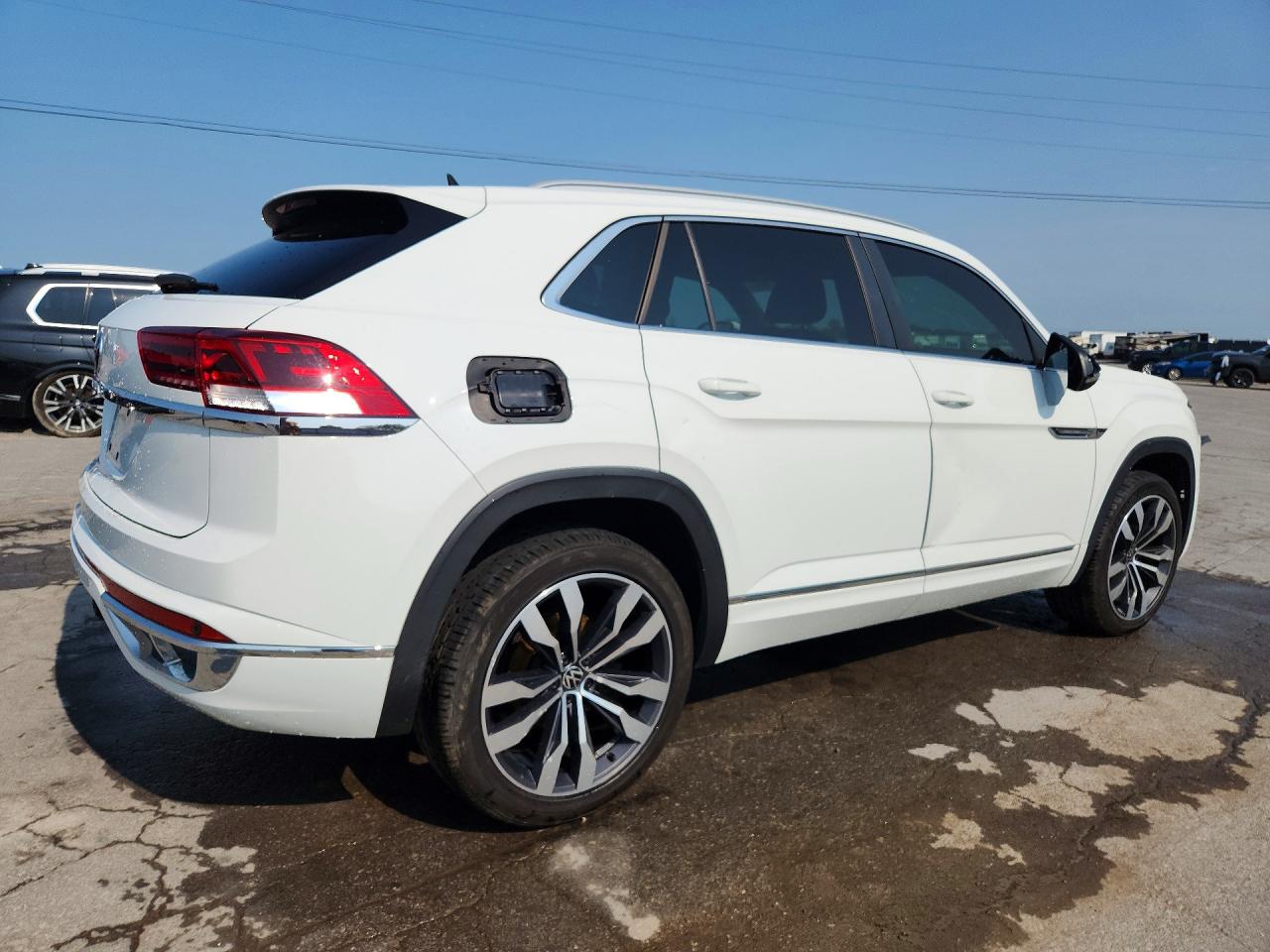 2021 Volkswagen Atlas Cross Sport Sel R-line White vin: 1V2CE2CA2MC217695