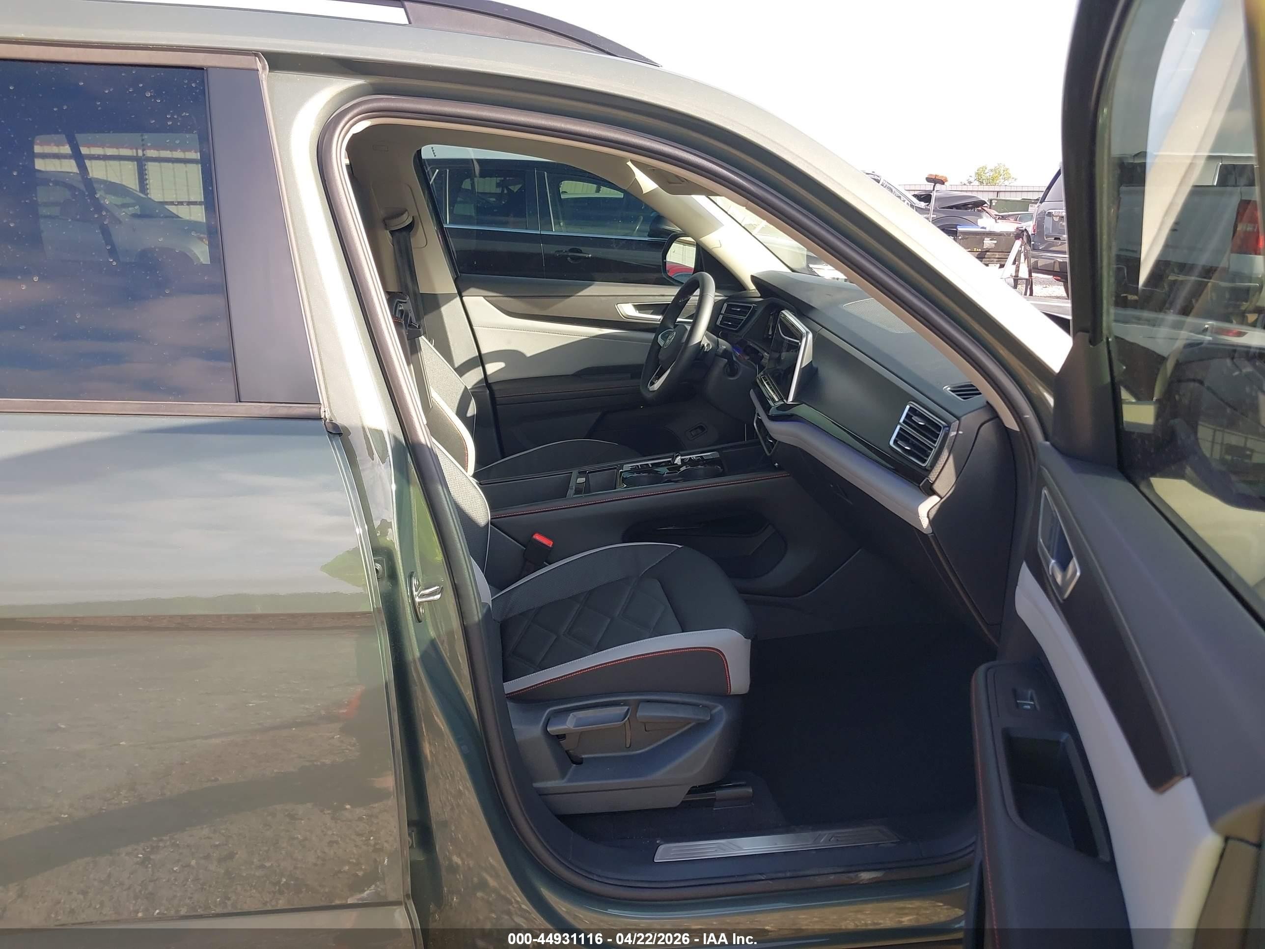 2026 Volkswagen Atlas Peak Edition Green vin: 1V2CN2CA4TC507466