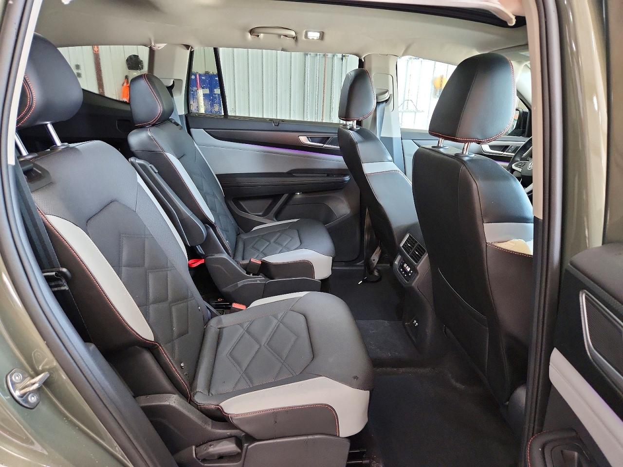2024 Volkswagen Atlas Peak Edition Se Green vin: 1V2CR2CA5RC551991