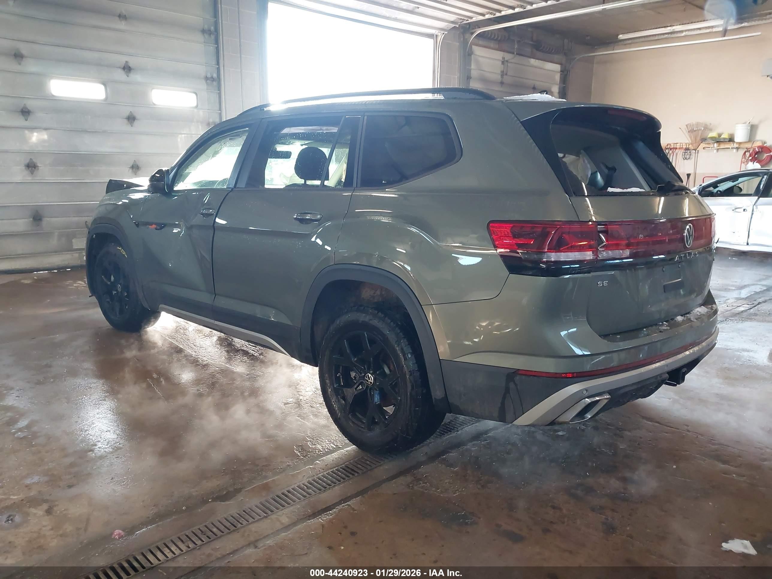 2025 Volkswagen Atlas 2.0t Peak Edition Green vin: 1V2CR2CAXSC501058