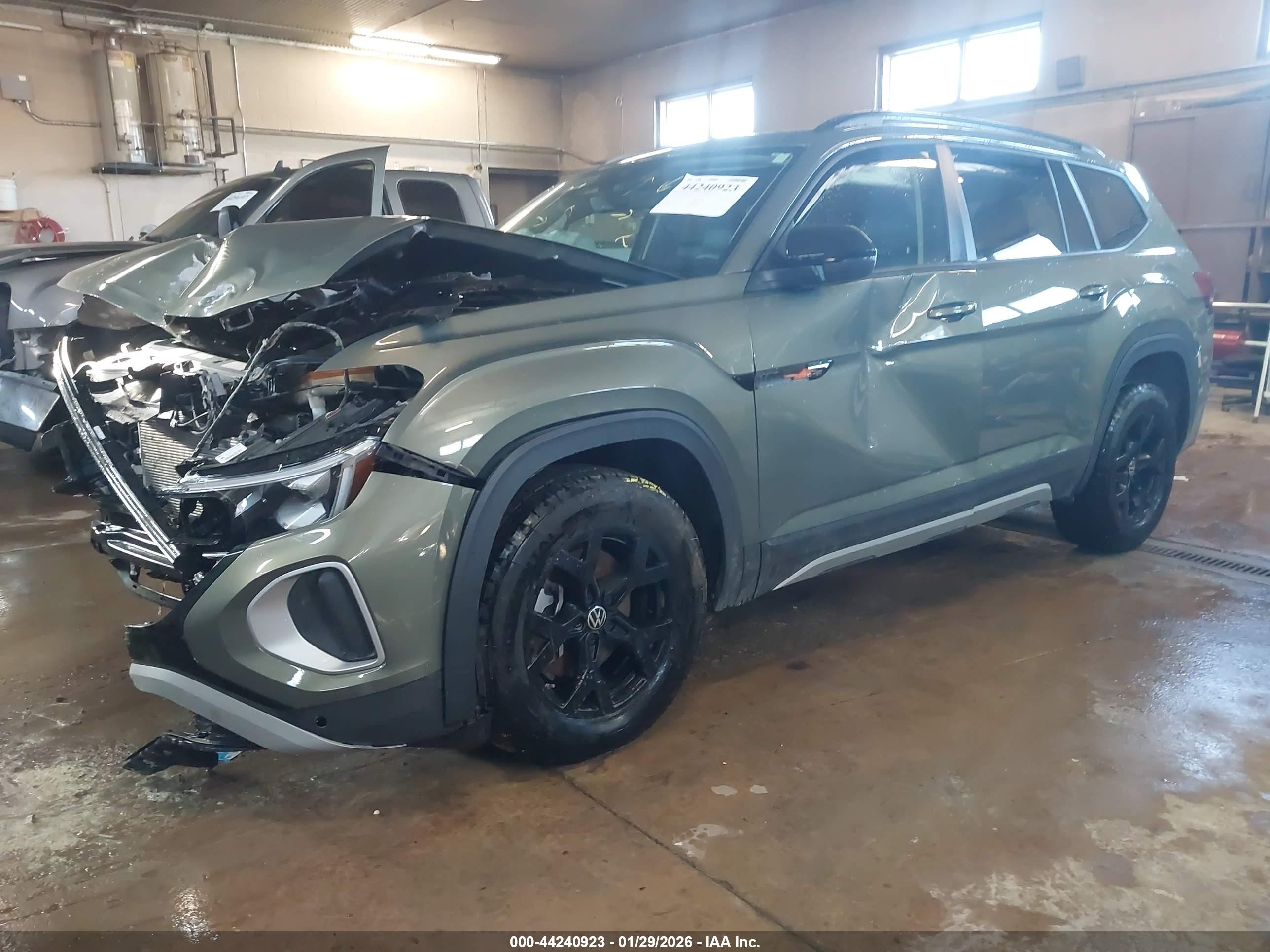 2025 Volkswagen Atlas 2.0t Peak Edition Green vin: 1V2CR2CAXSC501058