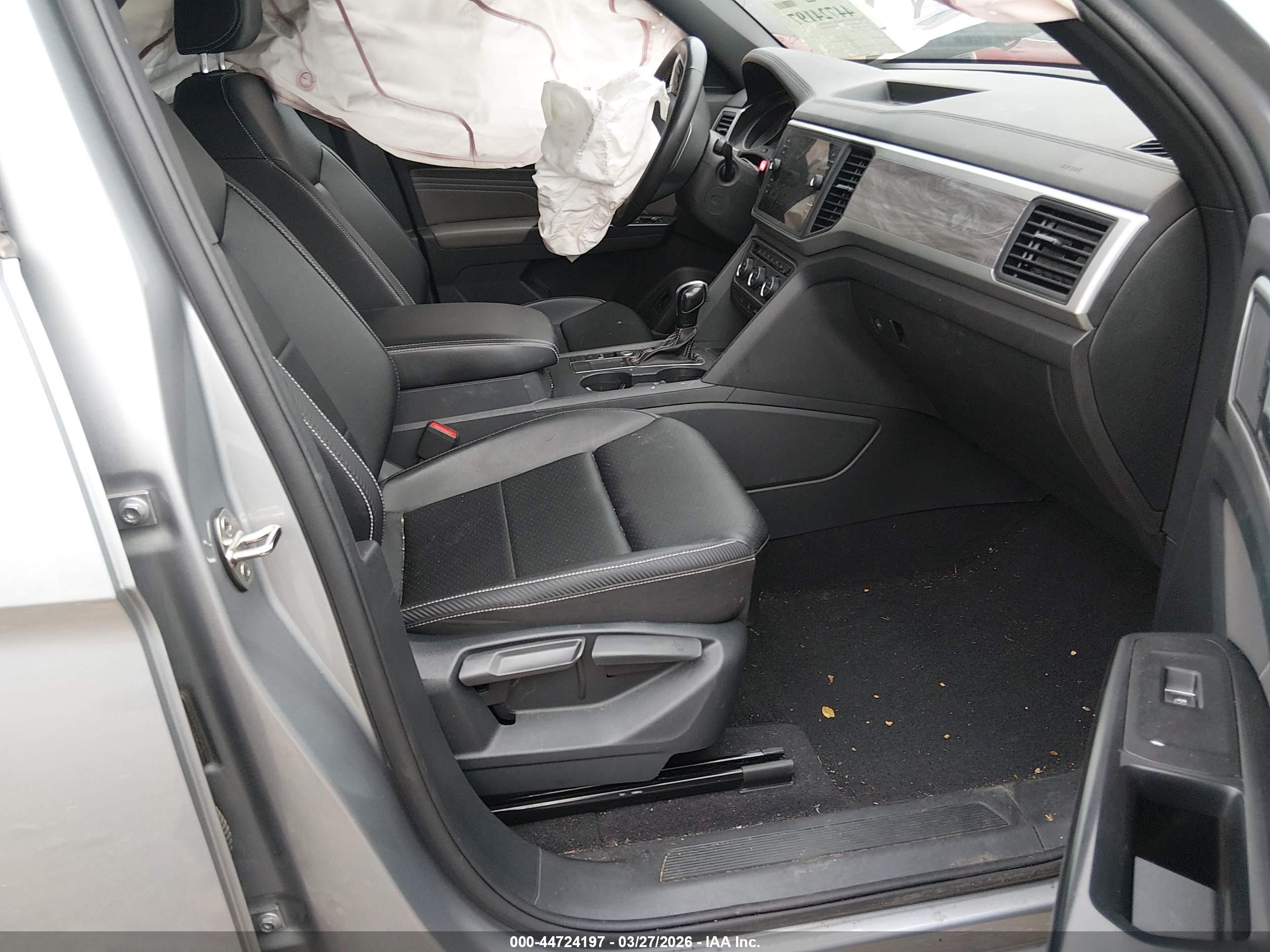 2021 Volkswagen Atlas Cross Sport 2.0t Se Gray vin: 1V2DC2CA3MC207400