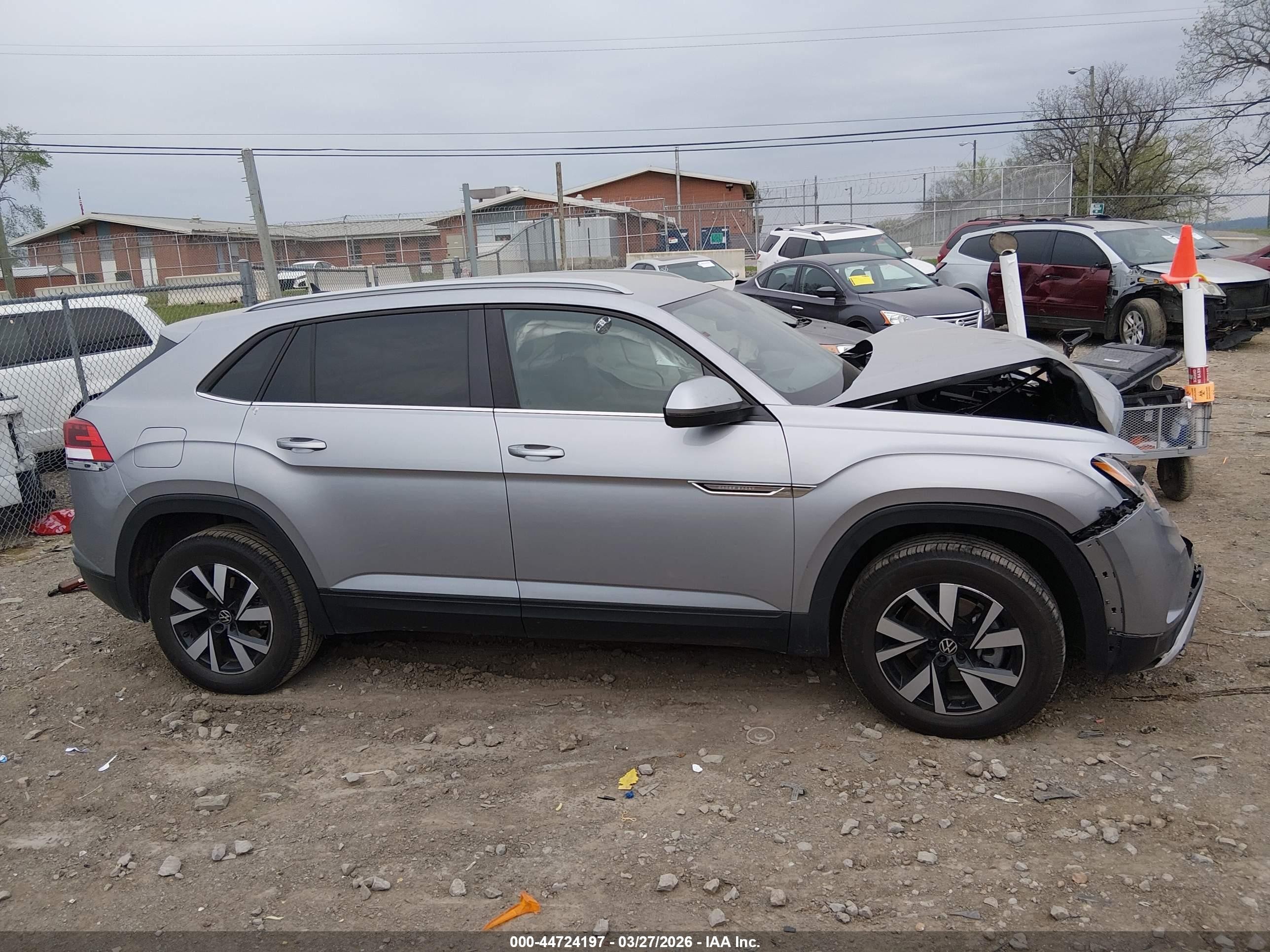 2021 Volkswagen Atlas Cross Sport 2.0t Se Gray vin: 1V2DC2CA3MC207400