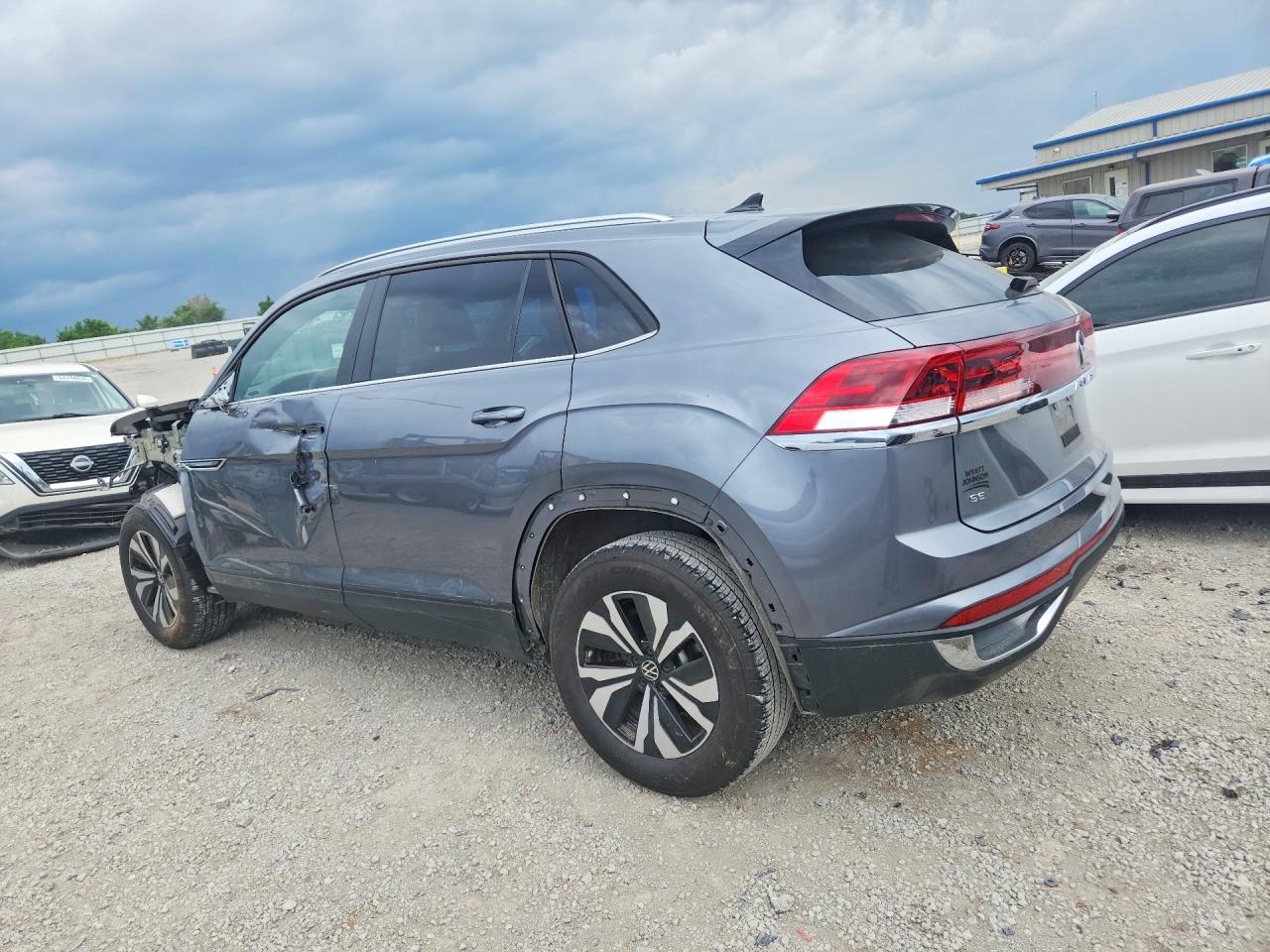 2025 Volkswagen Atlas Cross Sport Se Gray vin: 1V2DE2CA4SC211690