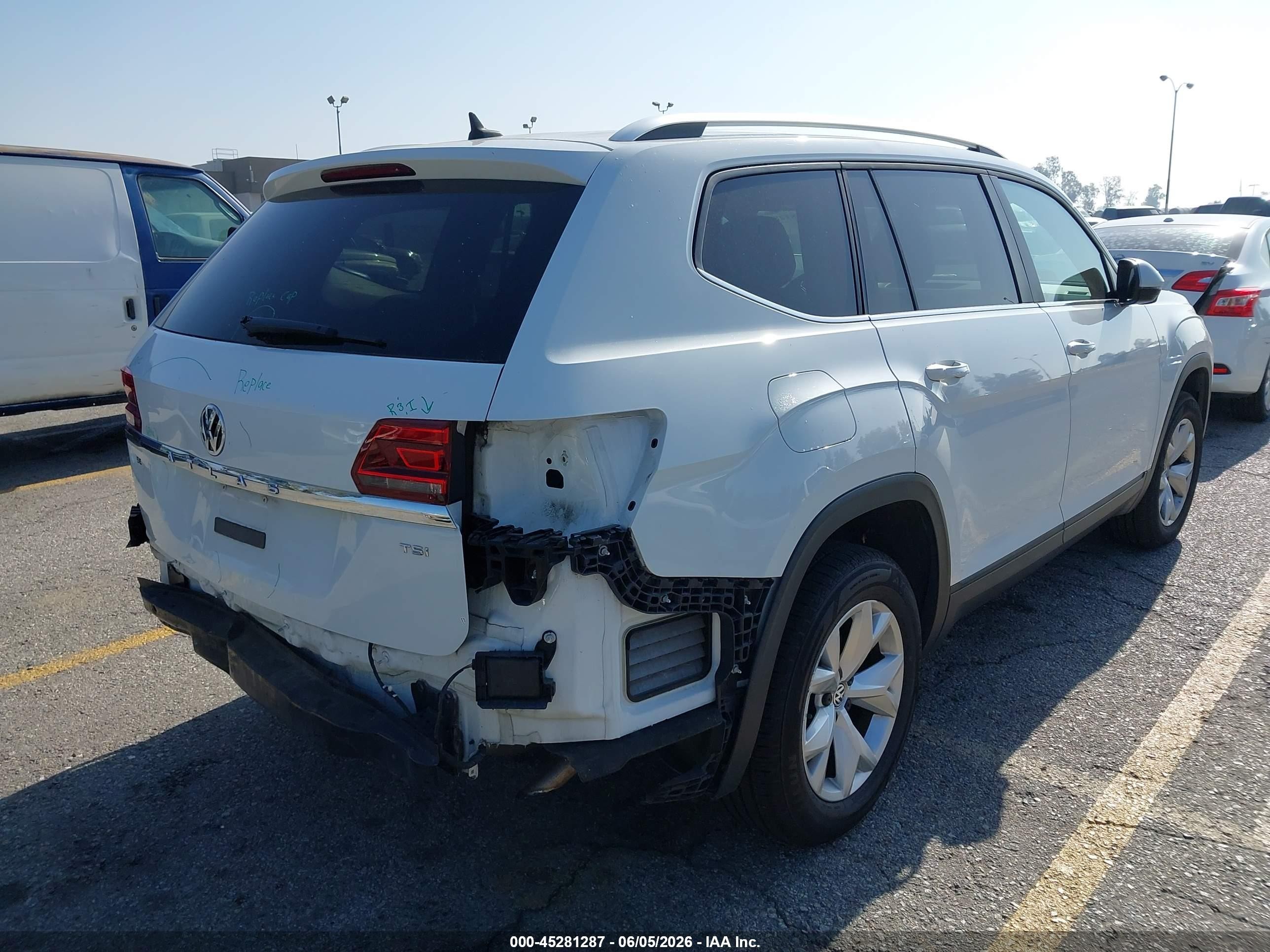 2018 Volkswagen Atlas 2.0t Se/2.0t Se W/technology White vin: 1V2DP2CA6JC599837