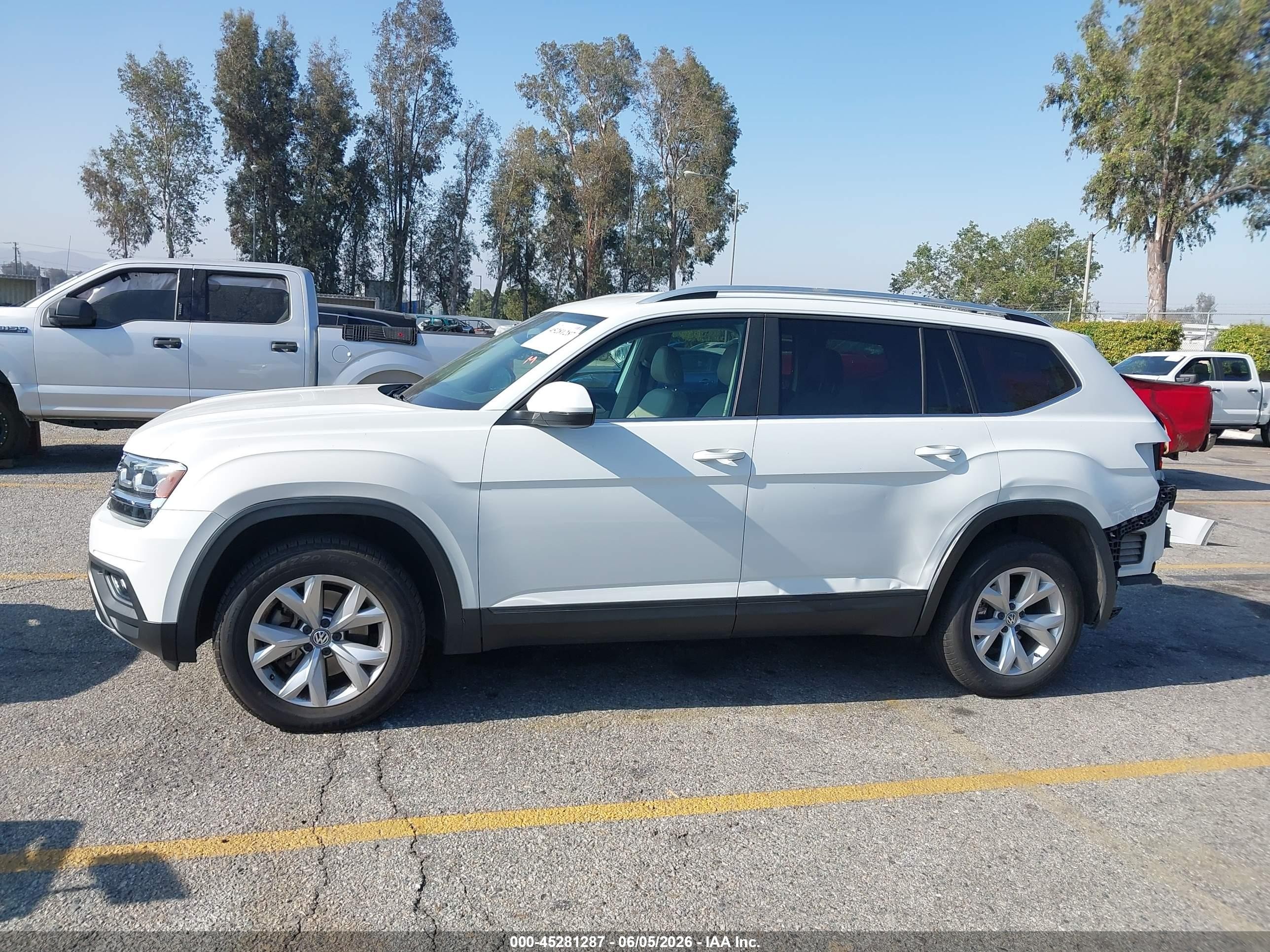 2018 Volkswagen Atlas 2.0t Se/2.0t Se W/technology White vin: 1V2DP2CA6JC599837