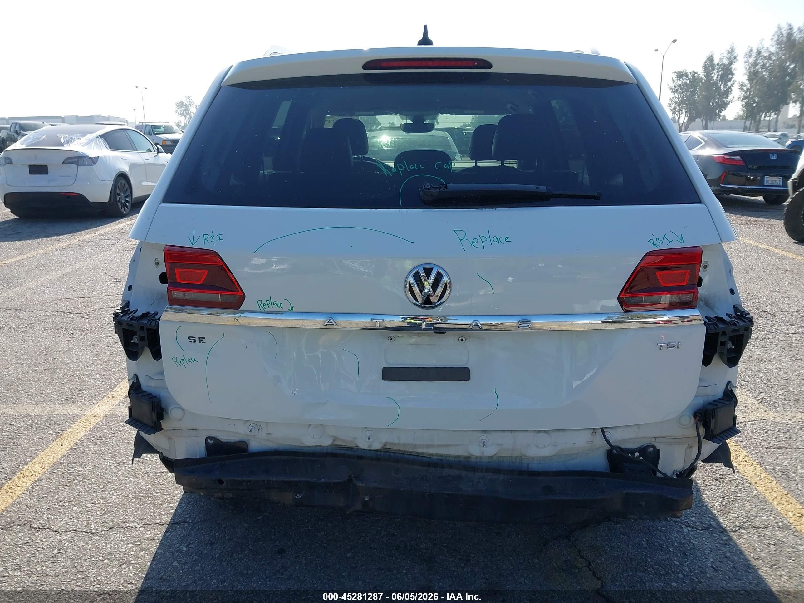 2018 Volkswagen Atlas 2.0t Se/2.0t Se W/technology White vin: 1V2DP2CA6JC599837