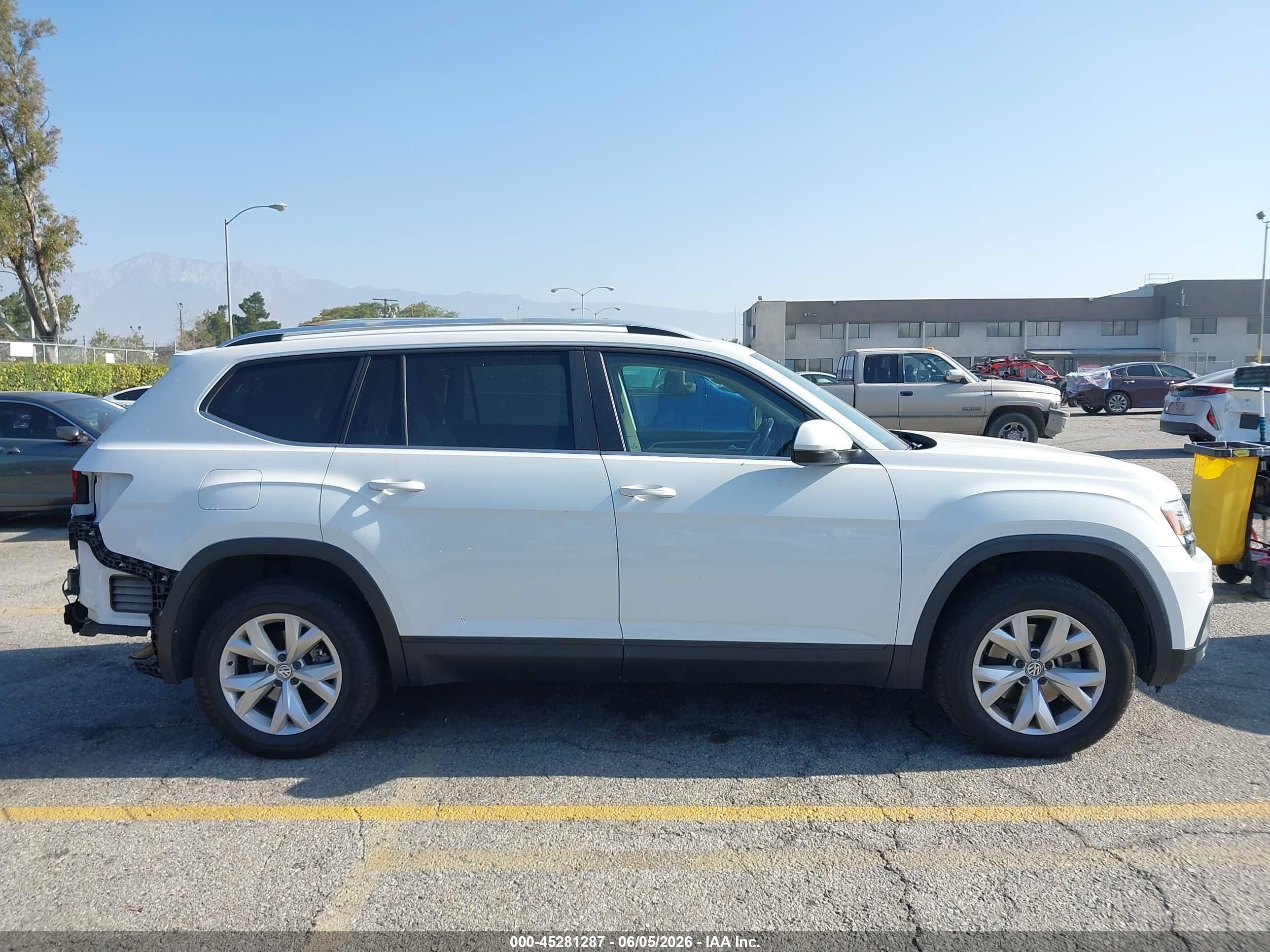 2018 Volkswagen Atlas 2.0t Se/2.0t Se W/technology White vin: 1V2DP2CA6JC599837