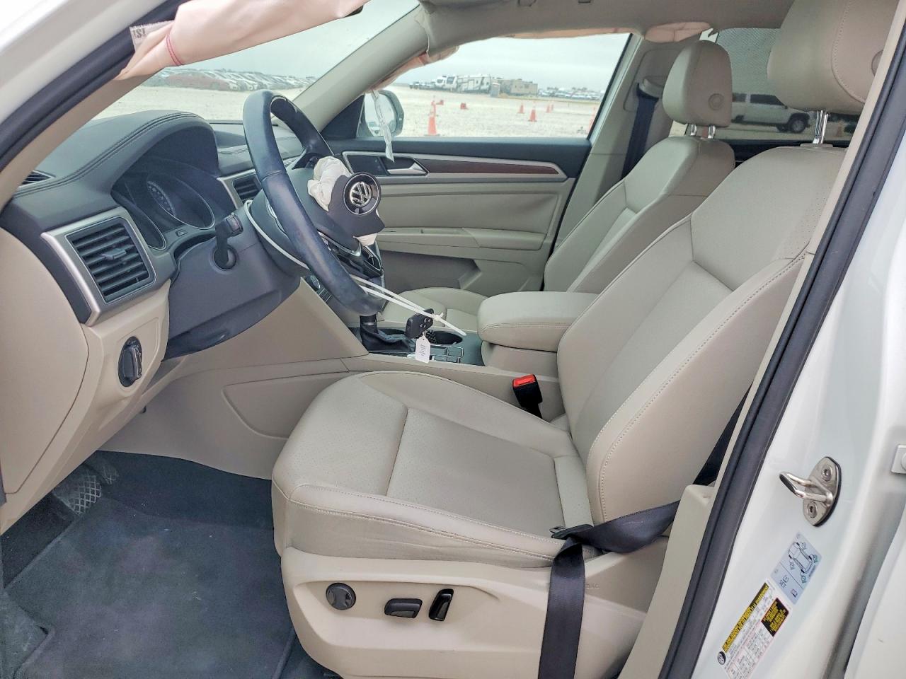 2018 Volkswagen Atlas Se White vin: 1V2DR2CA2JC512994