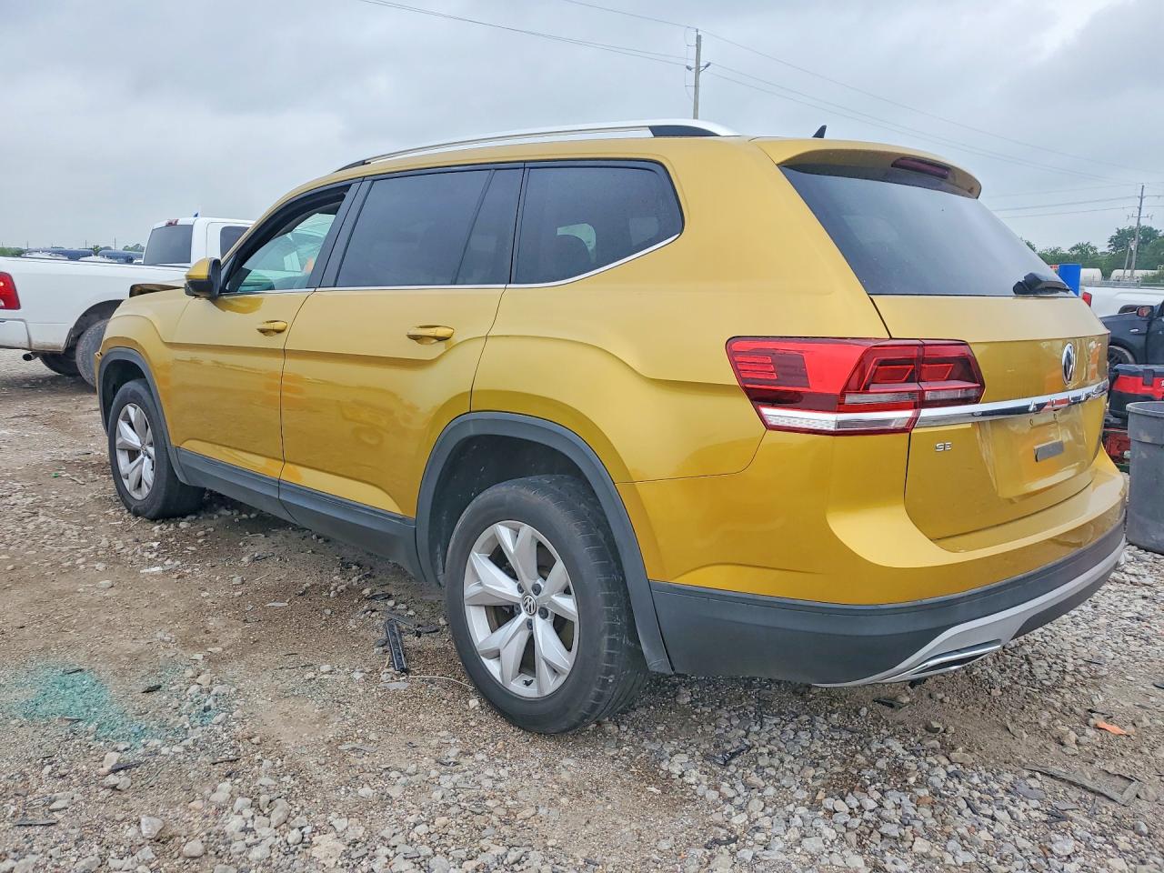 2018 Volkswagen Atlas Gold vin: 1V2DR2CA3JC550539