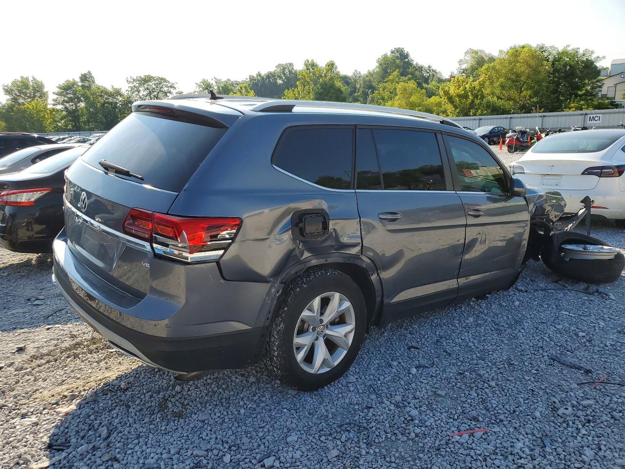 2018 Volkswagen Atlas Se Gray vin: 1V2DR2CAXJC508417