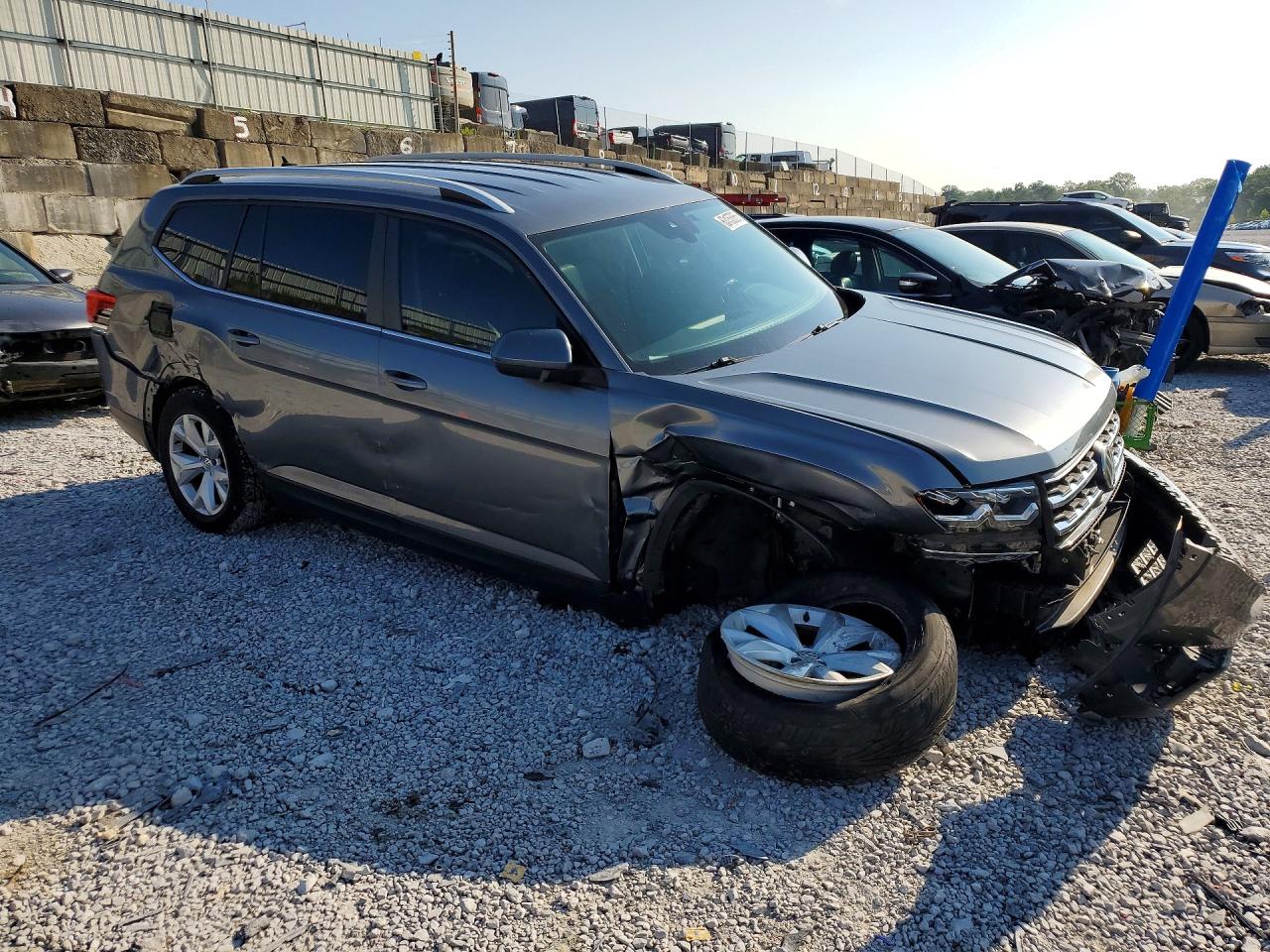 2018 Volkswagen Atlas Se Gray vin: 1V2DR2CAXJC508417