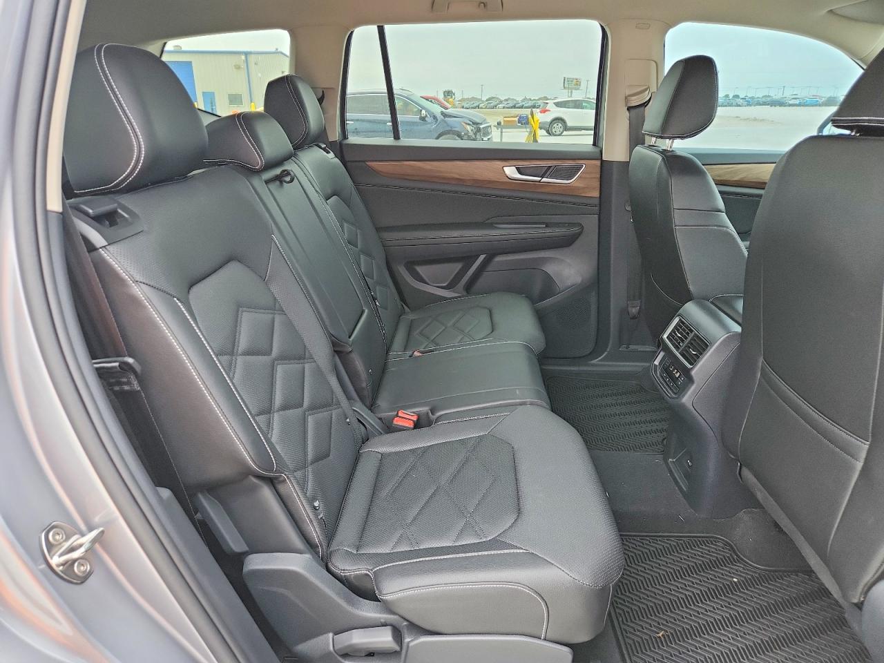 2025 Volkswagen Atlas Se Серебряный vin: 1V2DR2CAXSC543122