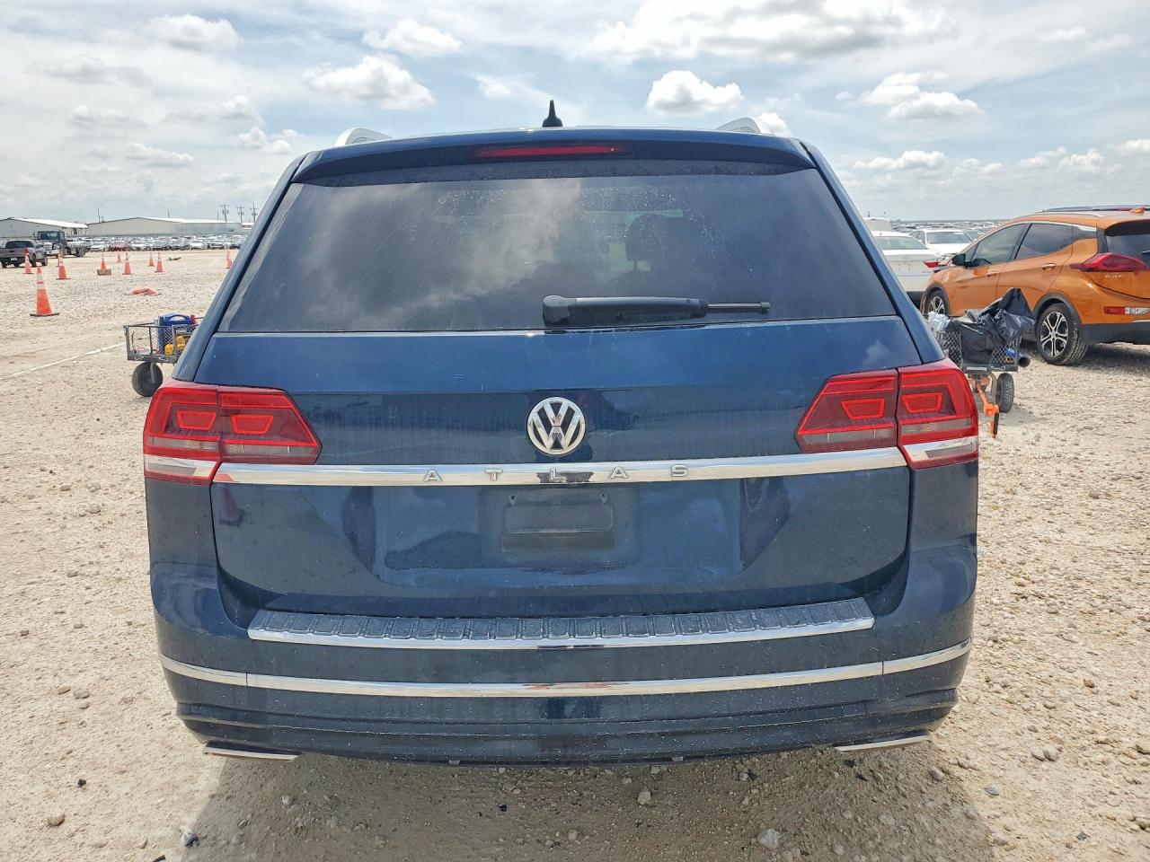 2018 Volkswagen Atlas Se Blue vin: 1V2FR2CA0JC575424