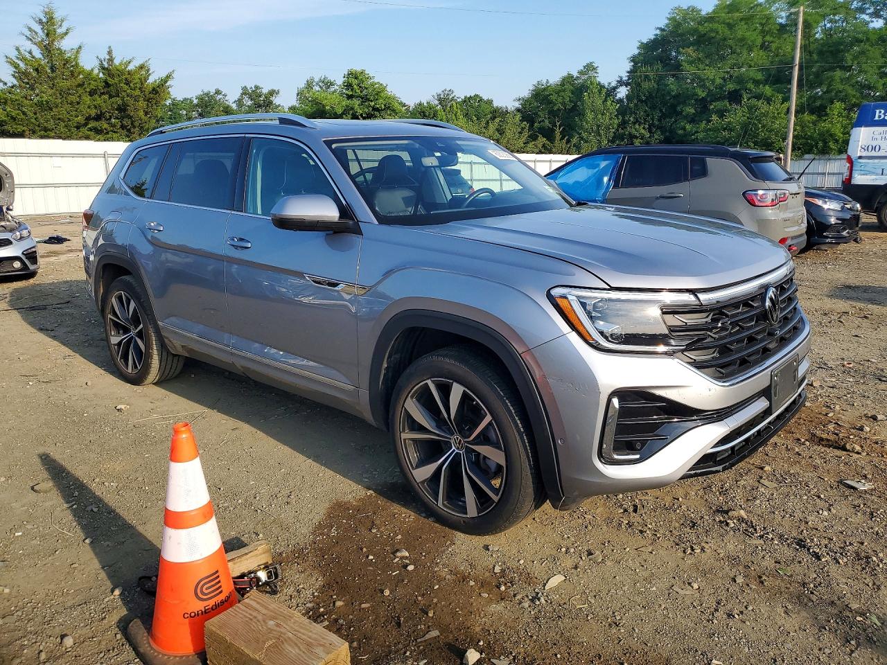 2024 Volkswagen Atlas Sel Premium R-line Silver vin: 1V2FR2CA2RC569510