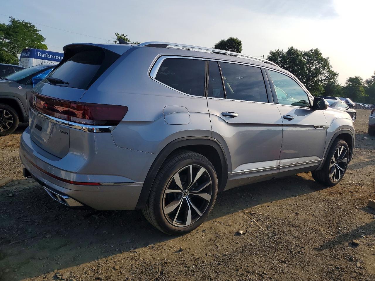 2024 Volkswagen Atlas Sel Premium R-line Silver vin: 1V2FR2CA2RC569510