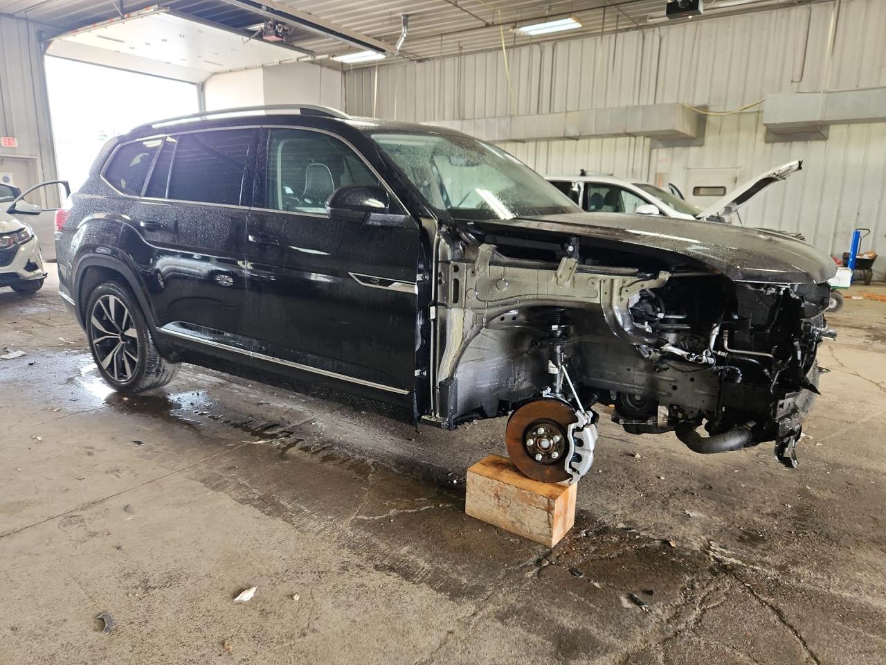 2024 Volkswagen Atlas Sel Premium R-line Black vin: 1V2FR2CA3RC564123 Damage: Right Head Lamp, Missing, Replacement Required