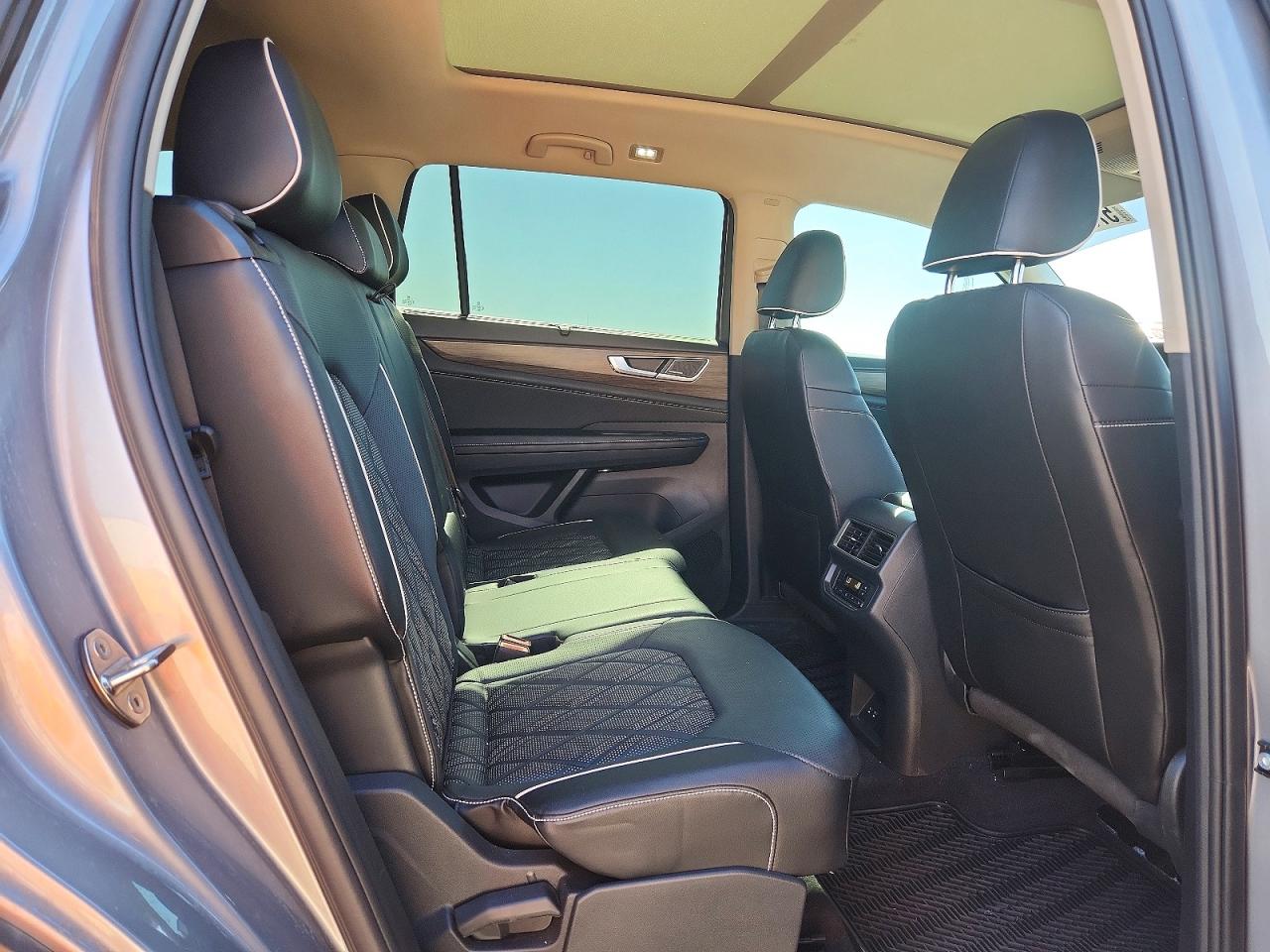 2024 Volkswagen Atlas Sel Premium R-line Silver vin: 1V2FR2CA4RC520759
