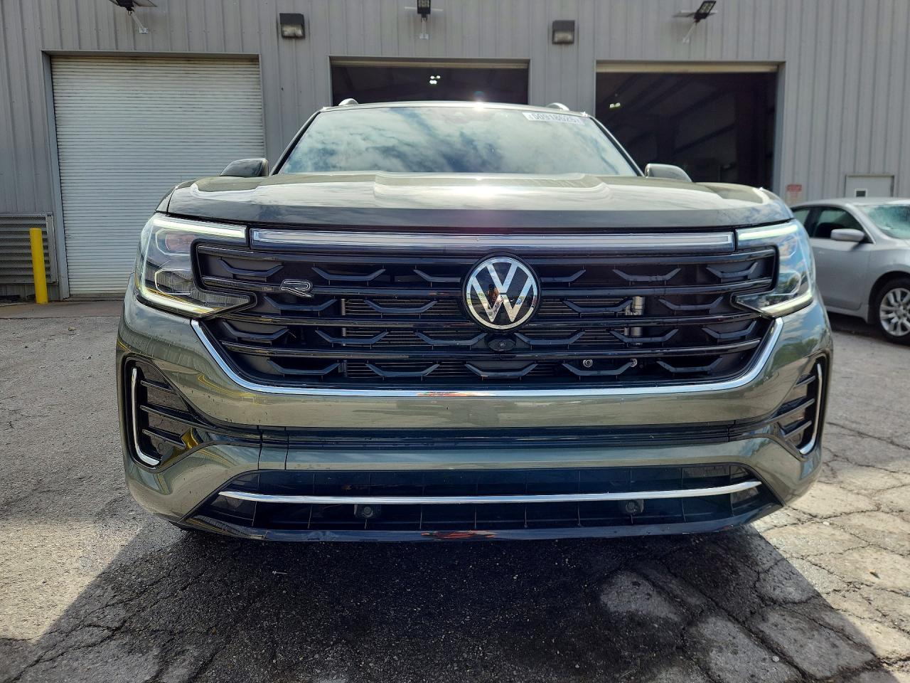 2025 Volkswagen Atlas Sel Premium R-line Green vin: 1V2FR2CA4SC532884