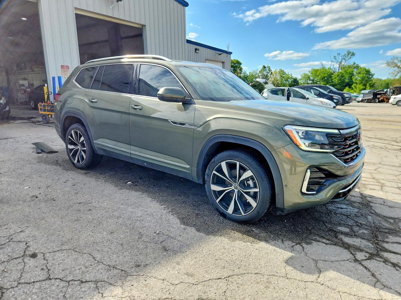 2025 Volkswagen Atlas Sel Premium R-line Green vin: 1V2FR2CA4SC532884