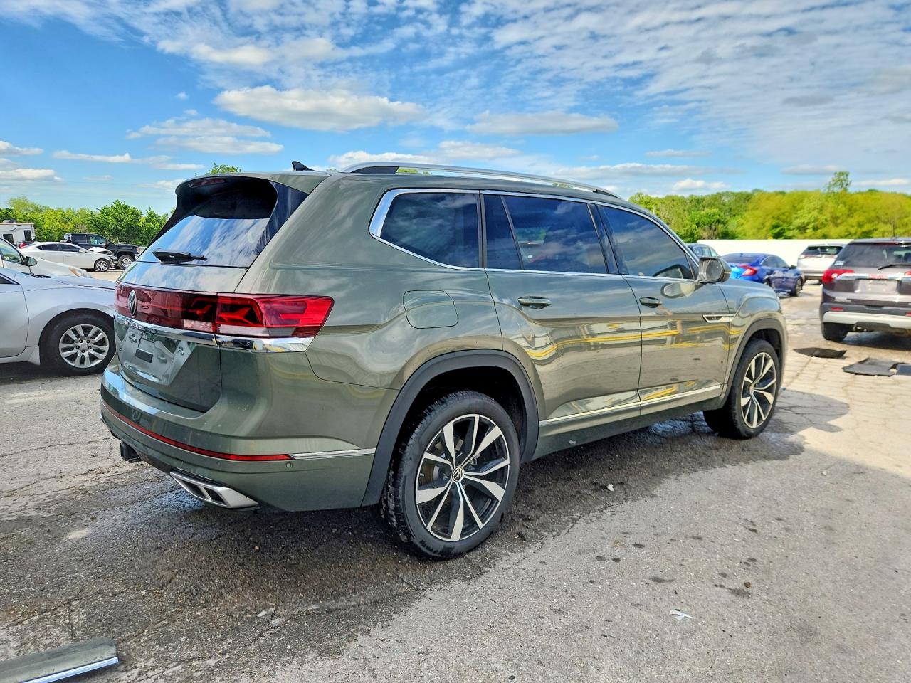 2025 Volkswagen Atlas Sel Premium R-line Green vin: 1V2FR2CA4SC532884