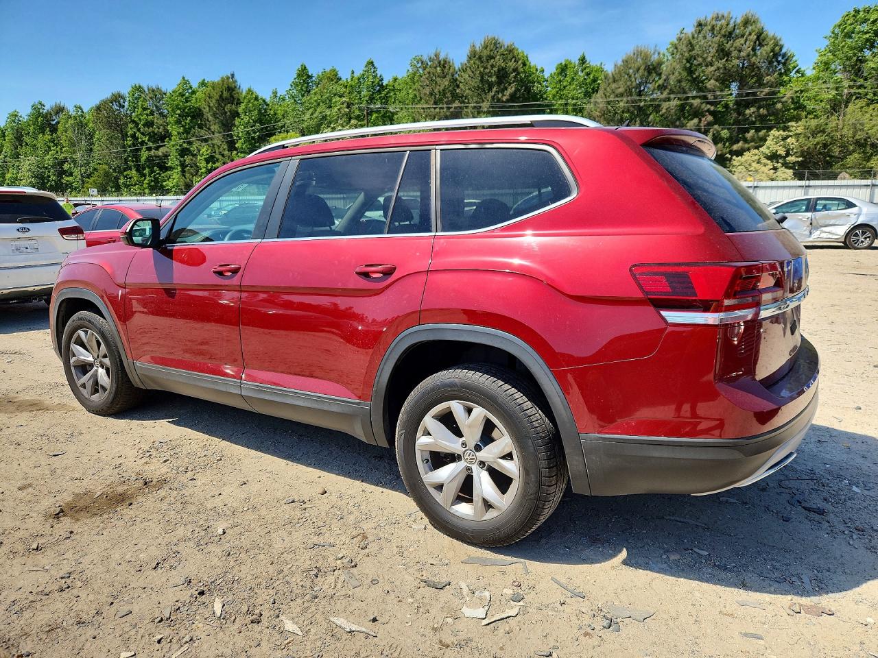 2018 Volkswagen Atlas S Red vin: 1V2GR2CA6JC543078