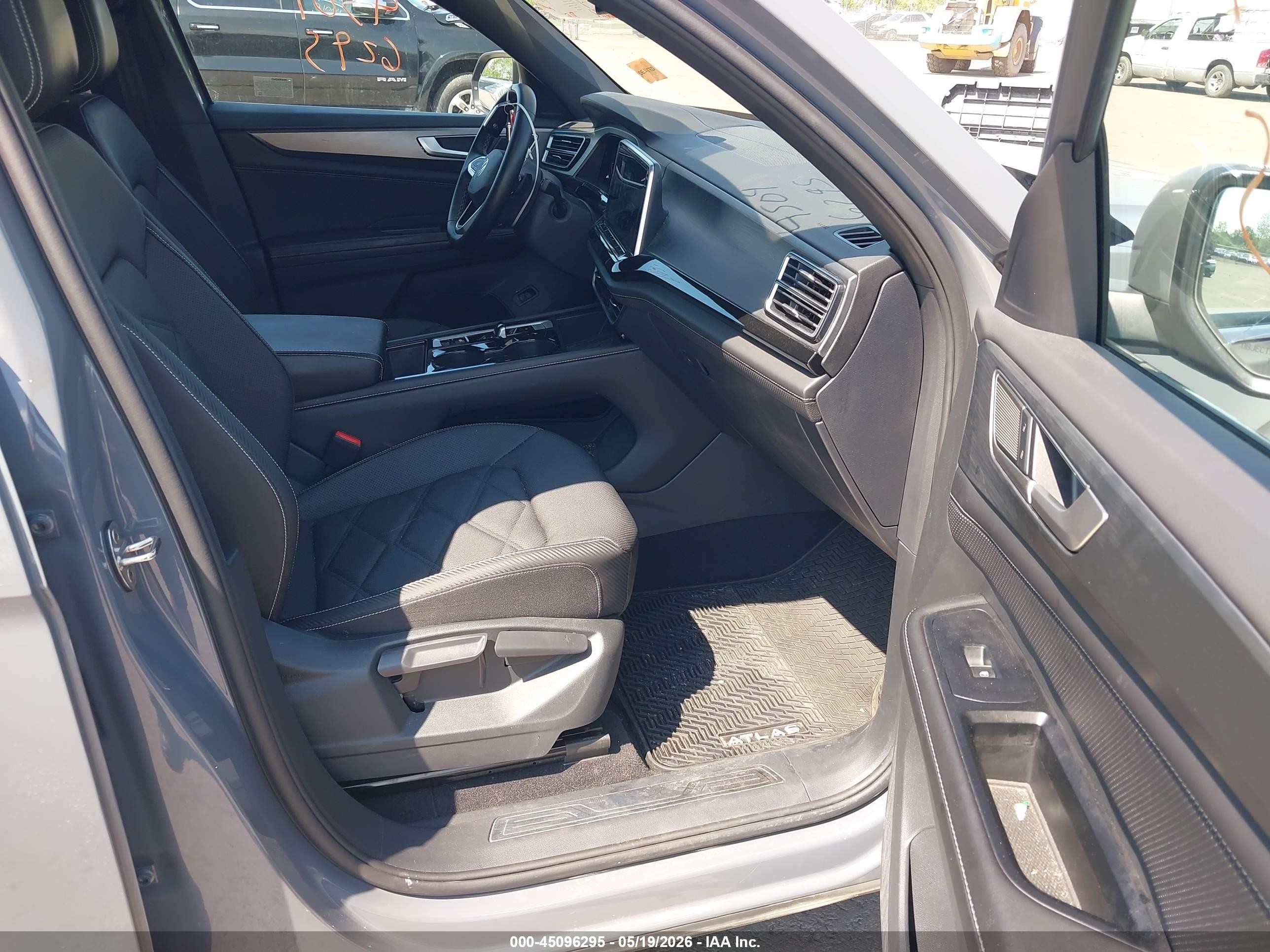 2025 Volkswagen Atlas Cross Sport 2.0t Se W/technology Gray vin: 1V2HE2CA7SC213984
