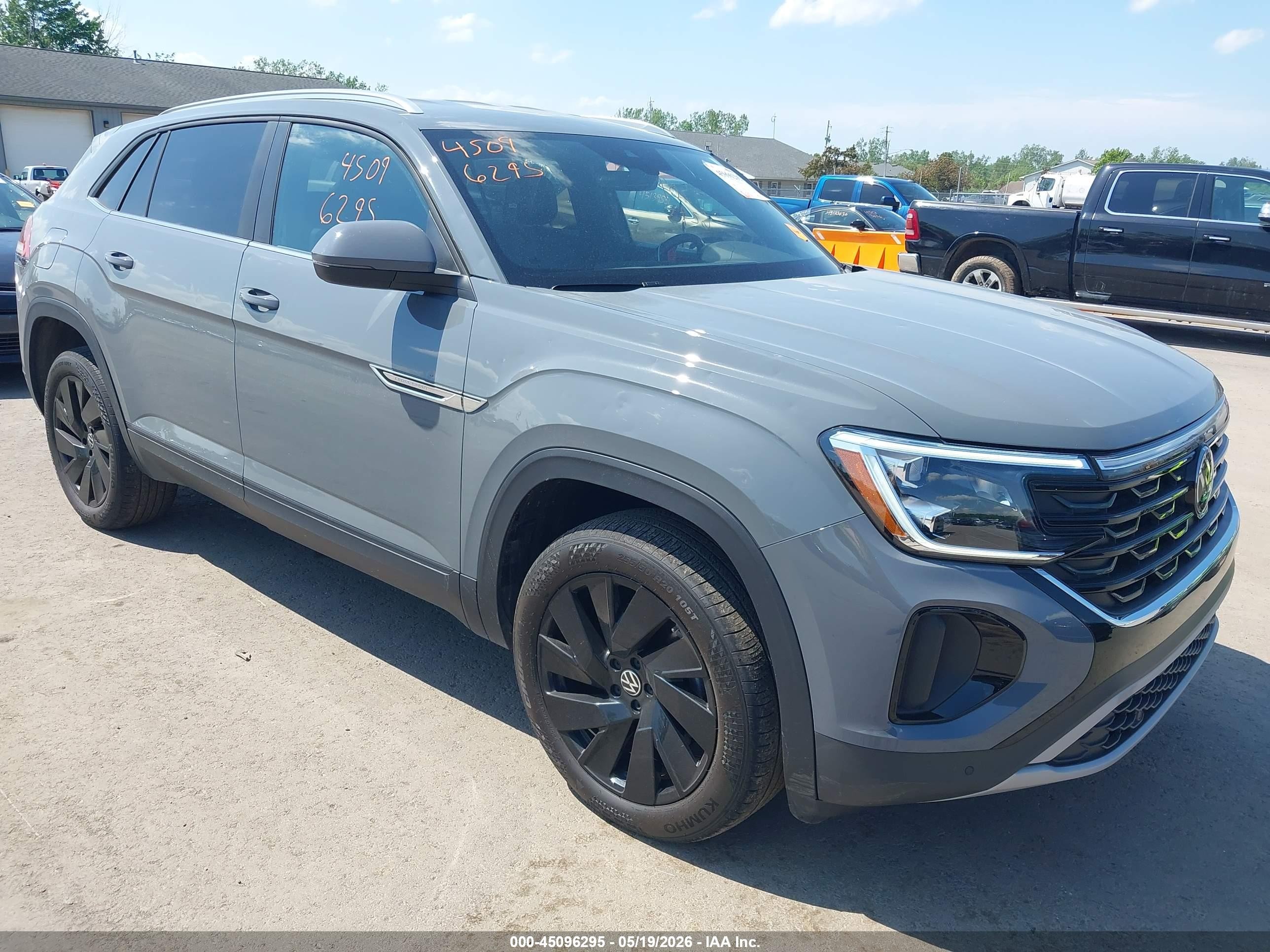 2025 Volkswagen Atlas Cross Sport 2.0t Se W/technology Gray vin: 1V2HE2CA7SC213984
