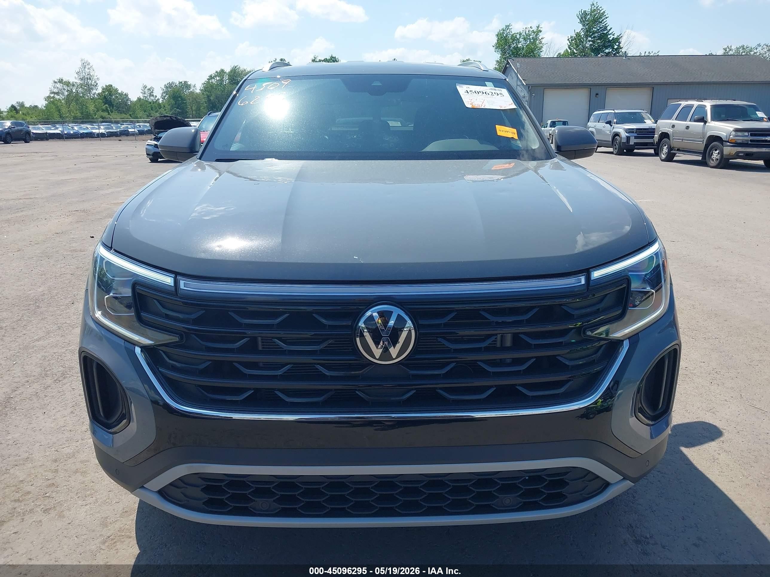 2025 Volkswagen Atlas Cross Sport 2.0t Se W/technology Gray vin: 1V2HE2CA7SC213984
