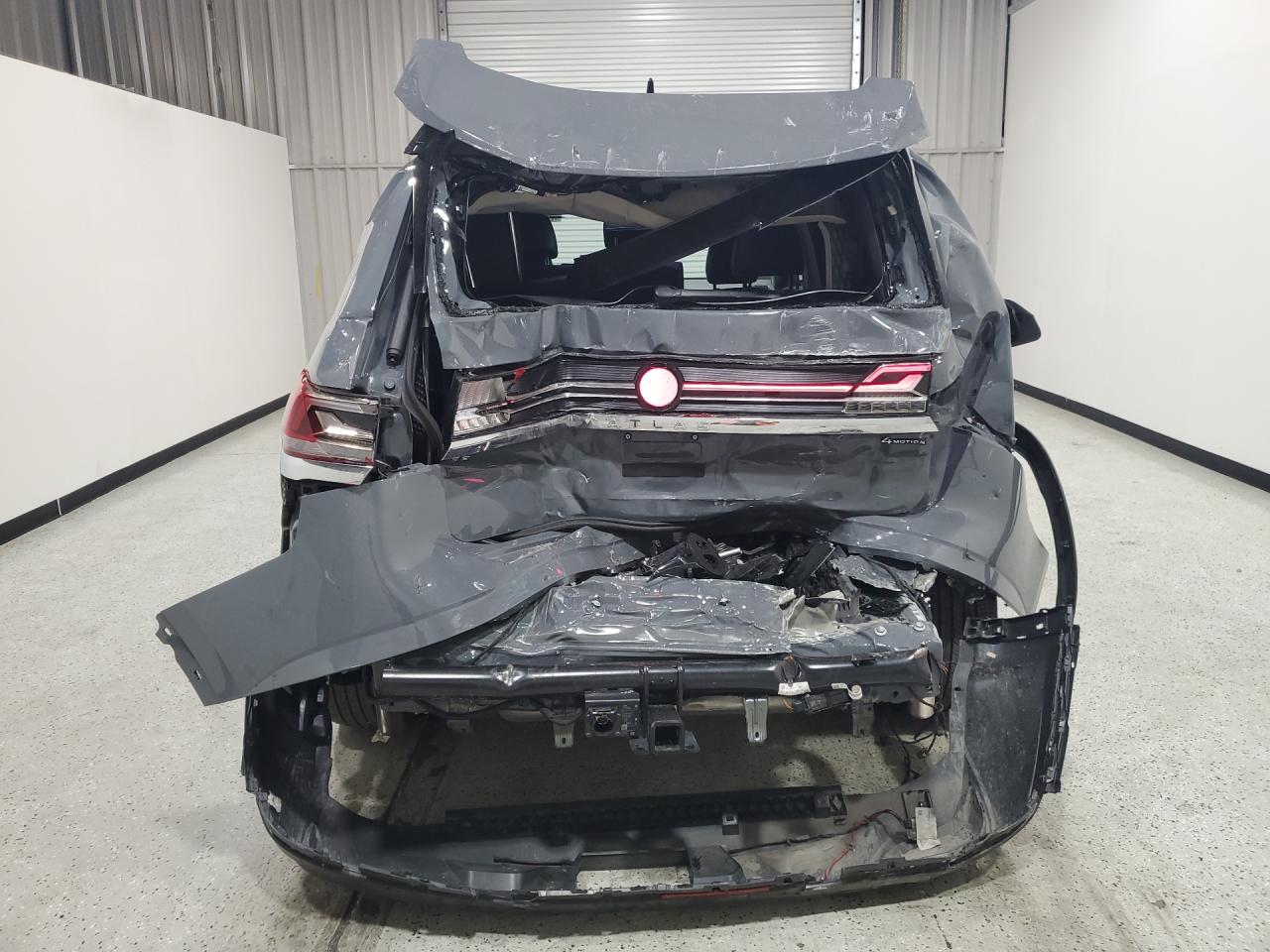 2026 Volkswagen Atlas Se Gray vin: 1V2HN2CA2TC527253 Damage: Roof, Broken, Replacement Required