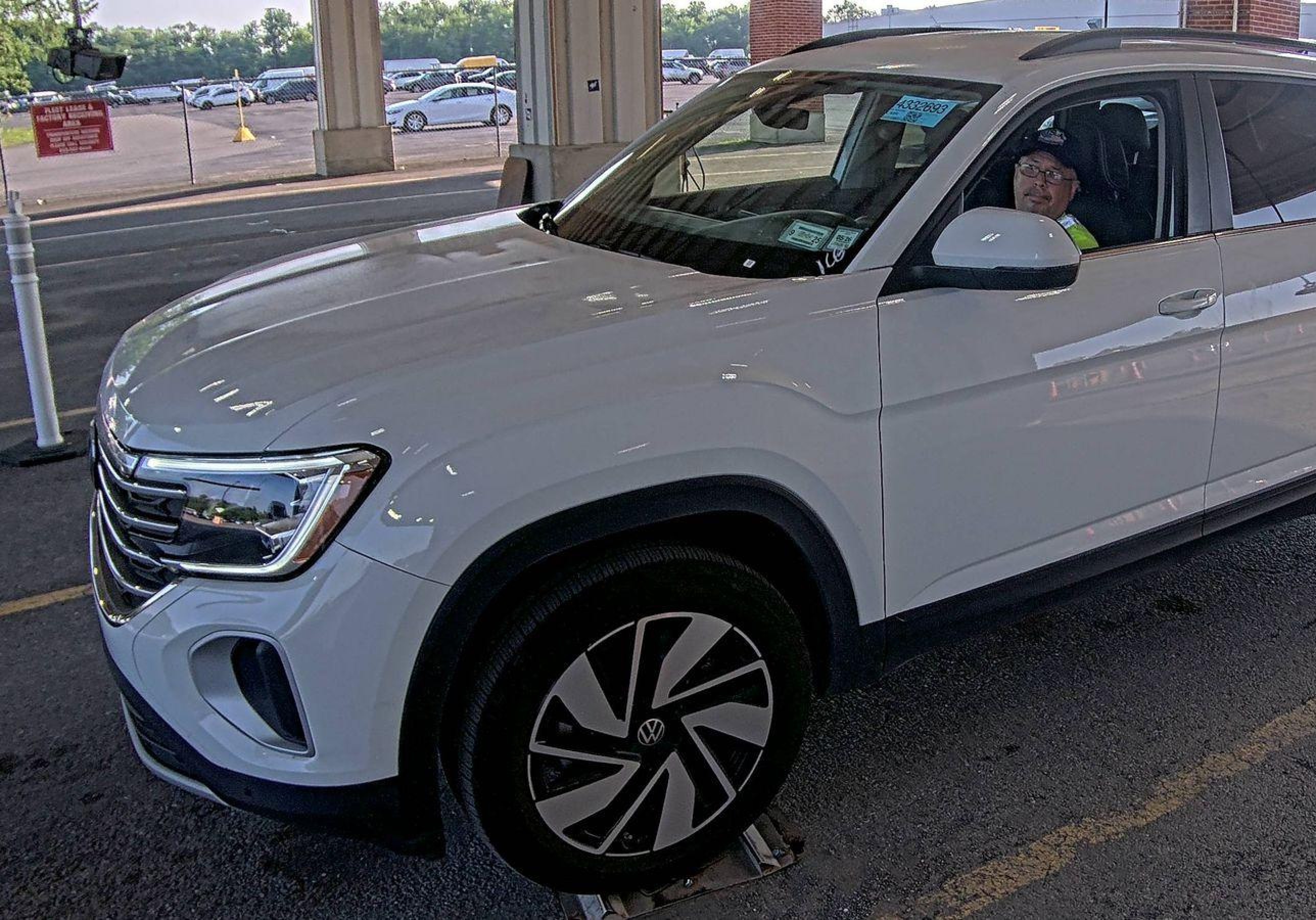 2024 Volkswagen Atlas 2.0t Se W/technology vin: 1V2HR2CA1RC576389
