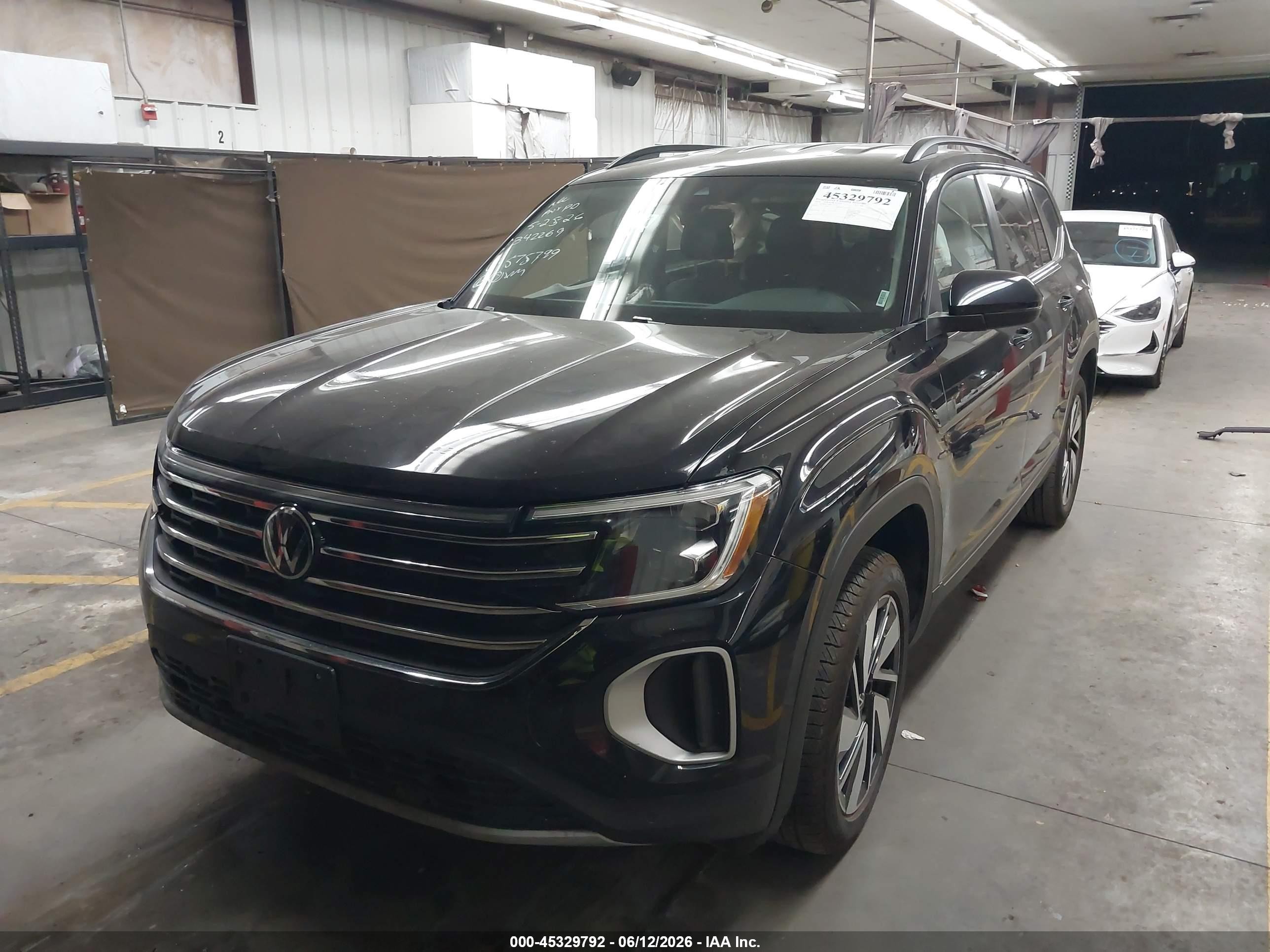2024 Volkswagen Atlas 2.0t Se W/technology Black vin: 1V2HR2CA4RC575799