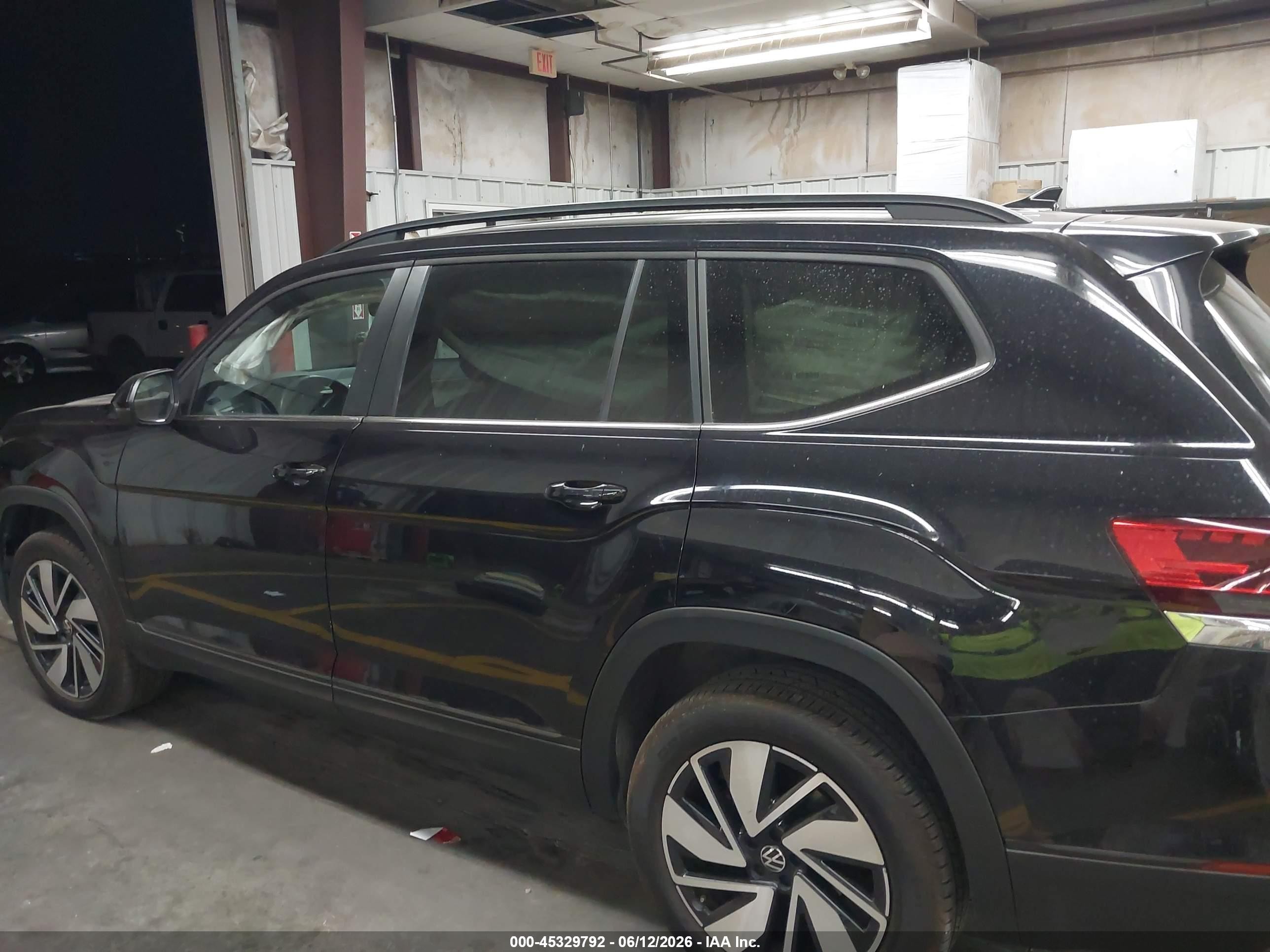 2024 Volkswagen Atlas 2.0t Se W/technology Black vin: 1V2HR2CA4RC575799