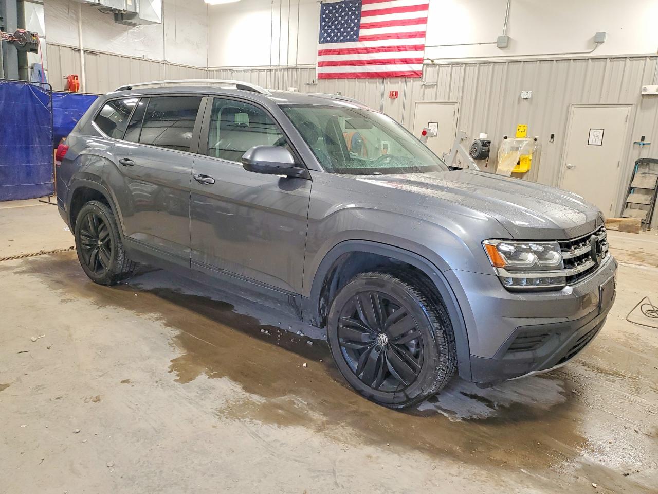 2018 Volkswagen Atlas Gray vin: 1V2HR2CAXJC514039