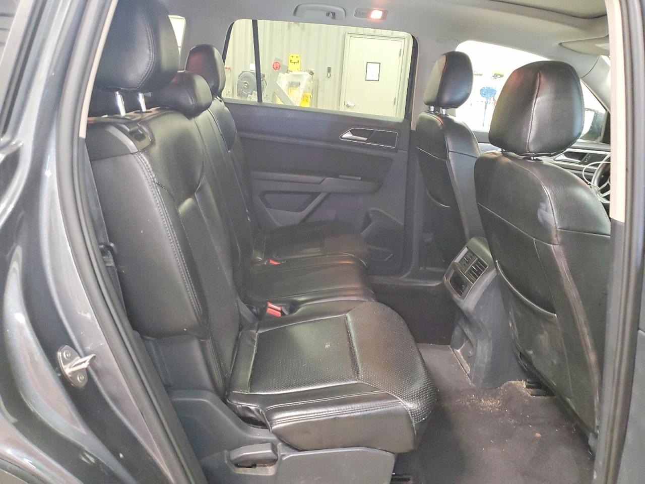 2018 Volkswagen Atlas Gray vin: 1V2HR2CAXJC514039