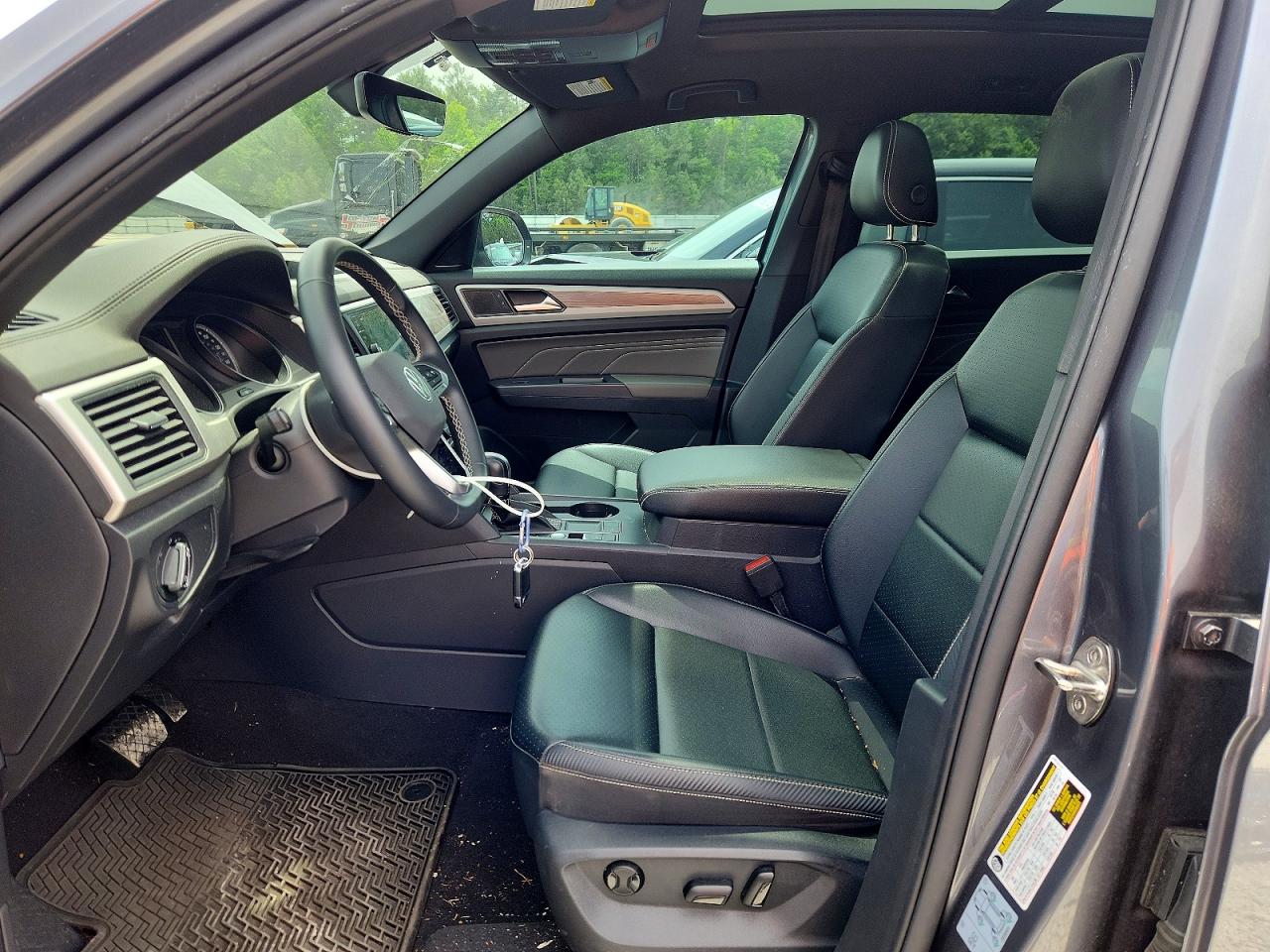 2021 Volkswagen Atlas Cross Sport Se Silver vin: 1V2JE2CA2MC230440