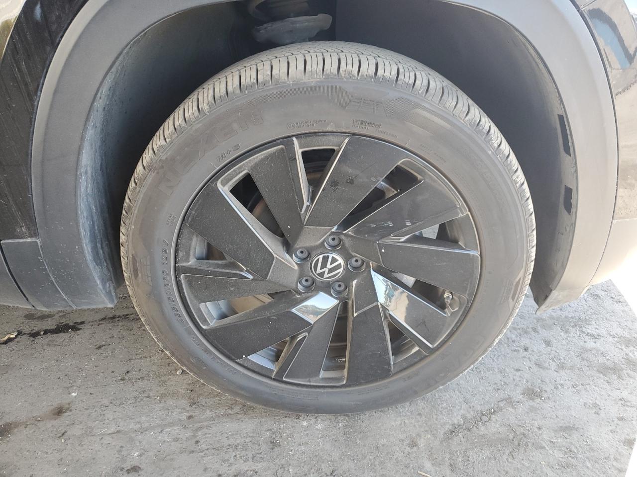 2024 Volkswagen Atlas Se Black vin: 1V2JR2CA0RC539111 Damage: Right Front Wheel, Chipped, 4