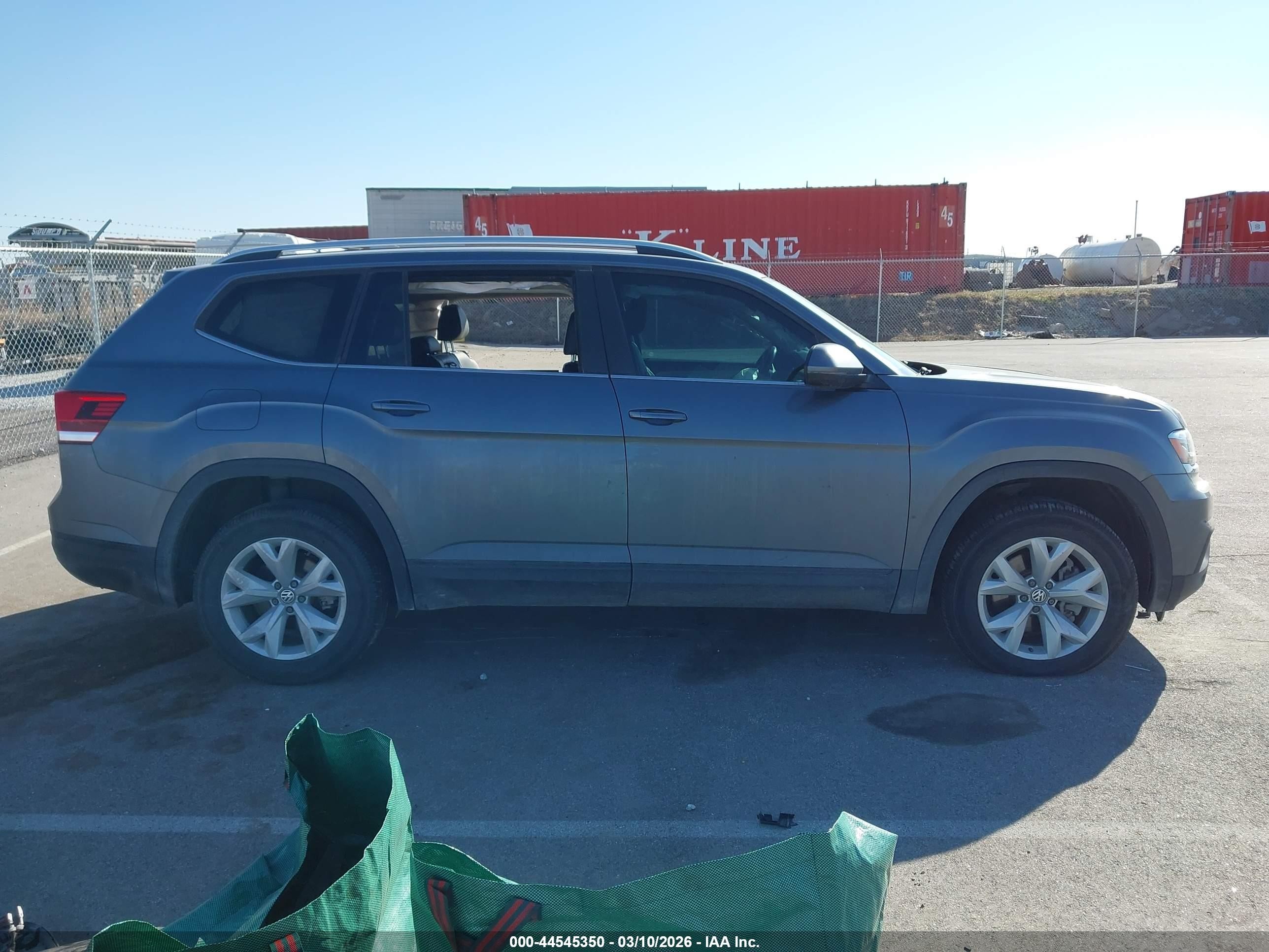 2018 Volkswagen Atlas 3.6l V6 Se Серый vin: 1V2KR2CA0JC573803
