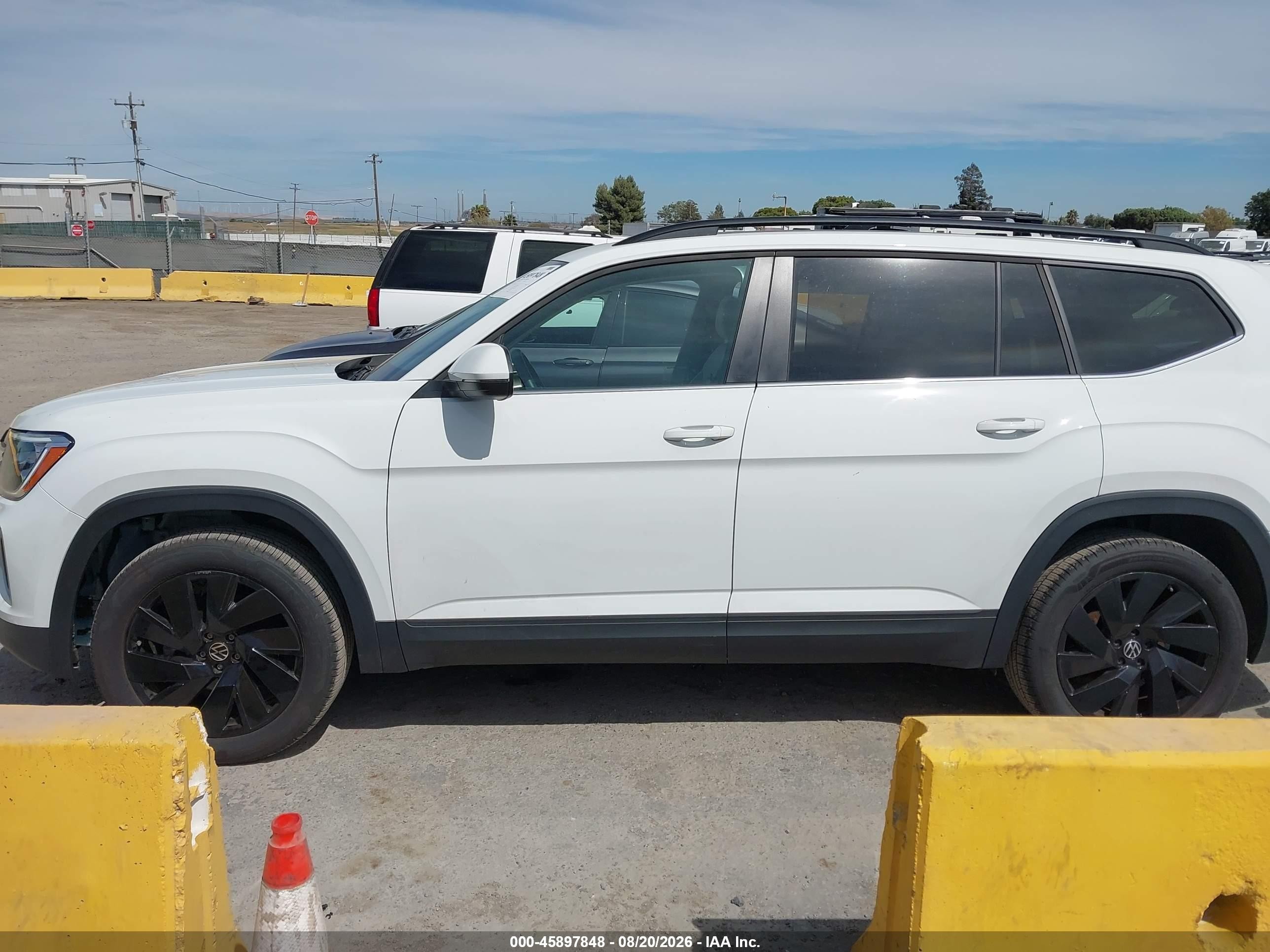 2025 Volkswagen Atlas 2.0t Se W/technology White vin: 1V2KR2CA7SC560547