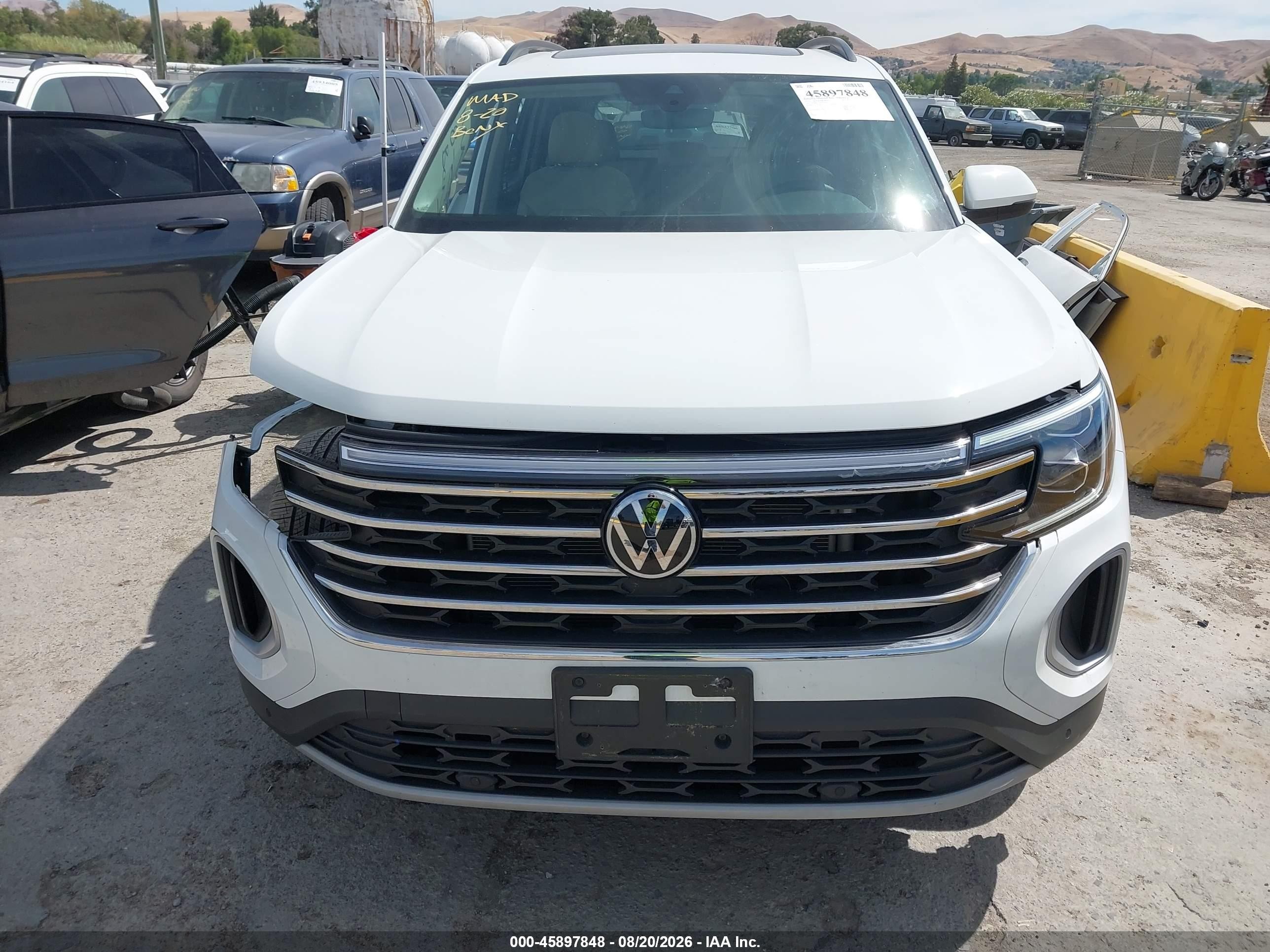 2025 Volkswagen Atlas 2.0t Se W/technology White vin: 1V2KR2CA7SC560547