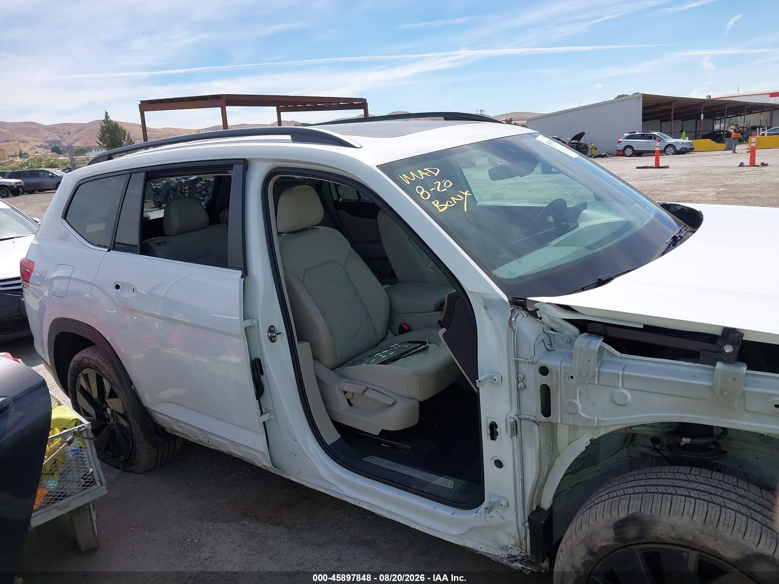 2025 Volkswagen Atlas 2.0t Se W/technology White vin: 1V2KR2CA7SC560547